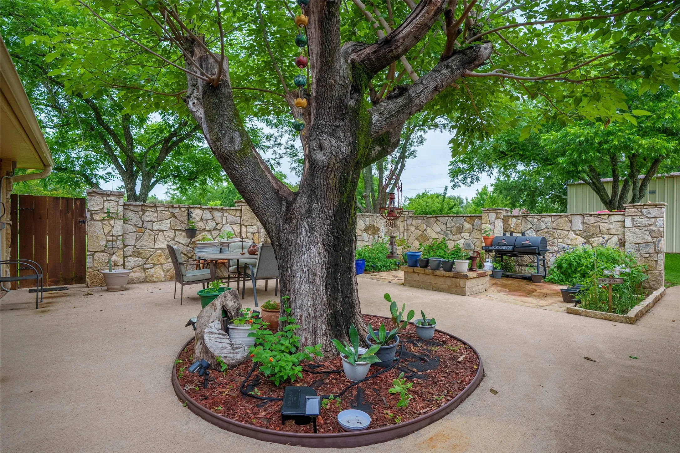 Single Family Residence For Sale in Denton County , 920 Brush Creek Road, Argyle, Texas 76226, 4 Bedroom, 3 Bathroom, 2 Garage spaces, 3,218 Sqft, built in 1974, mls#21253760, Real Estate Agent in Argyle, Homes For Sale in Denton county, Homes For Sale in Argyle, Realtor in Argyle Texas, Real Estate Brokerage Independent Realty Texas, Luminita Cordes Realtor