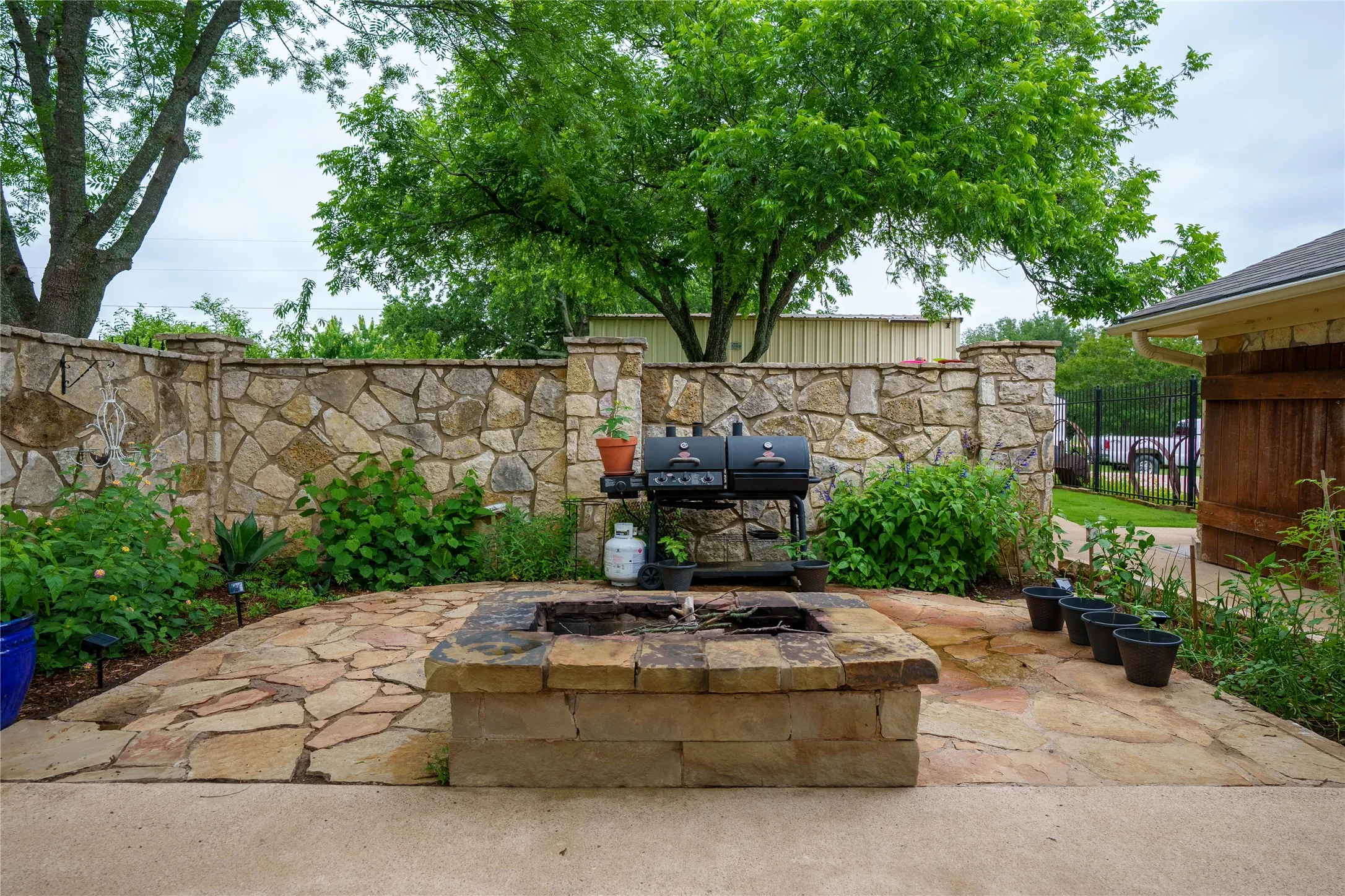 Single Family Residence For Sale in Denton County , 920 Brush Creek Road, Argyle, Texas 76226, 4 Bedroom, 3 Bathroom, 2 Garage spaces, 3,218 Sqft, built in 1974, mls#21253760, Real Estate Agent in Argyle, Homes For Sale in Denton county, Homes For Sale in Argyle, Realtor in Argyle Texas, Real Estate Brokerage Independent Realty Texas, Luminita Cordes Realtor