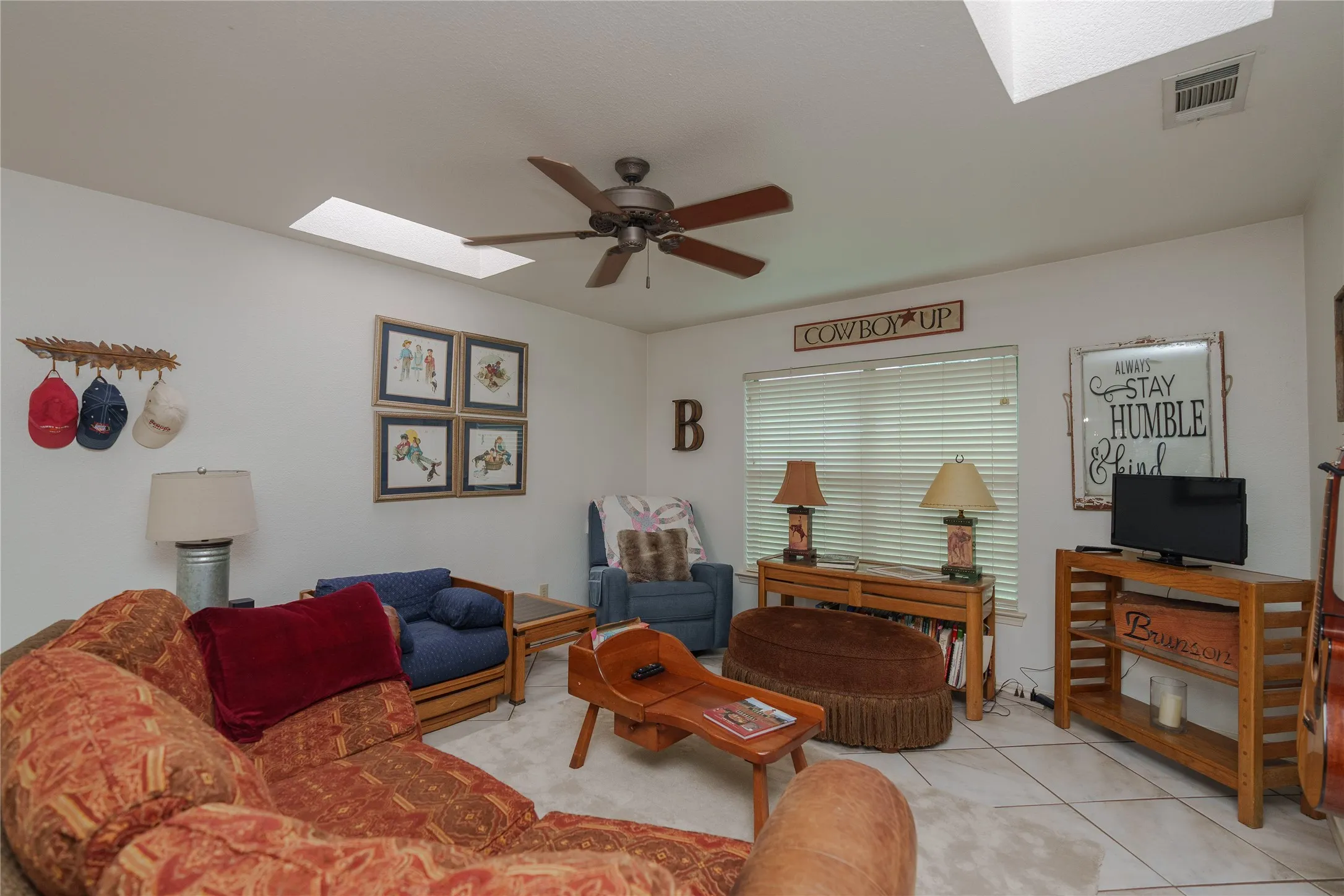 Single Family Residence For Sale in Denton County , 920 Brush Creek Road, Argyle, Texas 76226, 4 Bedroom, 3 Bathroom, 2 Garage spaces, 3,218 Sqft, built in 1974, mls#21253760, Real Estate Agent in Argyle, Homes For Sale in Denton county, Homes For Sale in Argyle, Realtor in Argyle Texas, Real Estate Brokerage Independent Realty Texas, Luminita Cordes Realtor