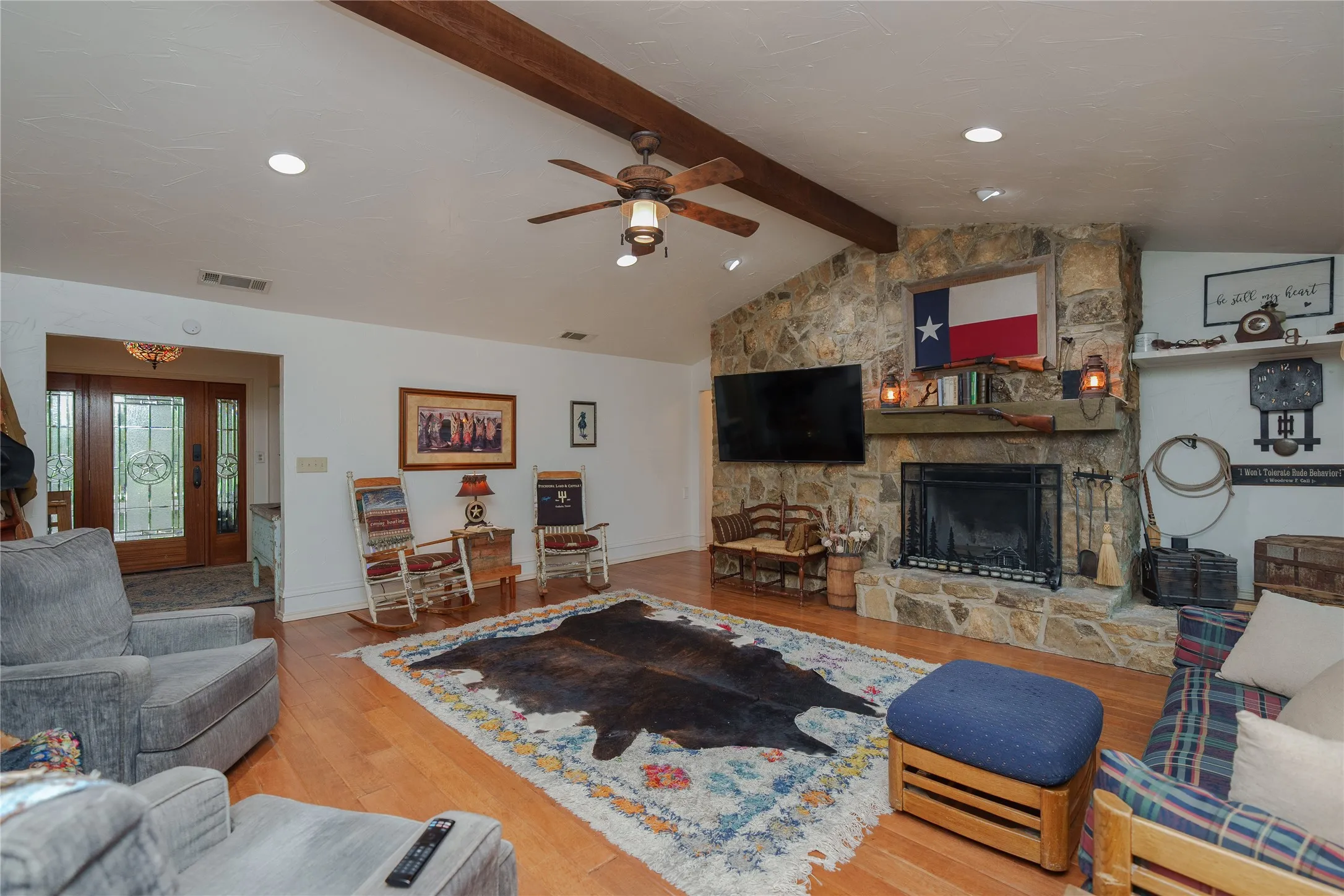 Single Family Residence For Sale in Denton County , 920 Brush Creek Road, Argyle, Texas 76226, 4 Bedroom, 3 Bathroom, 2 Garage spaces, 3,218 Sqft, built in 1974, mls#21253760, Real Estate Agent in Argyle, Homes For Sale in Denton county, Homes For Sale in Argyle, Realtor in Argyle Texas, Real Estate Brokerage Independent Realty Texas, Luminita Cordes Realtor