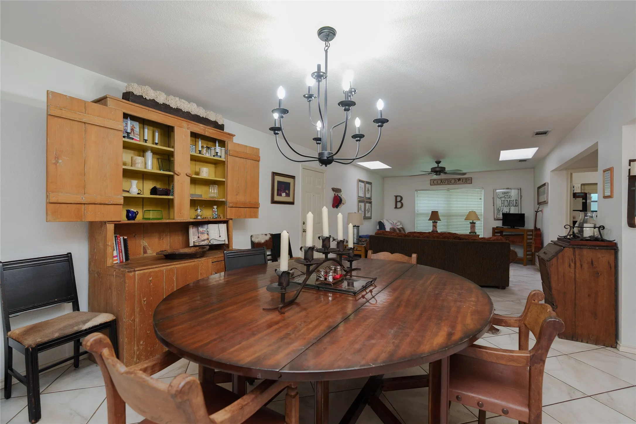 Single Family Residence For Sale in Denton County , 920 Brush Creek Road, Argyle, Texas 76226, 4 Bedroom, 3 Bathroom, 2 Garage spaces, 3,218 Sqft, built in 1974, mls#21253760, Real Estate Agent in Argyle, Homes For Sale in Denton county, Homes For Sale in Argyle, Realtor in Argyle Texas, Real Estate Brokerage Independent Realty Texas, Luminita Cordes Realtor