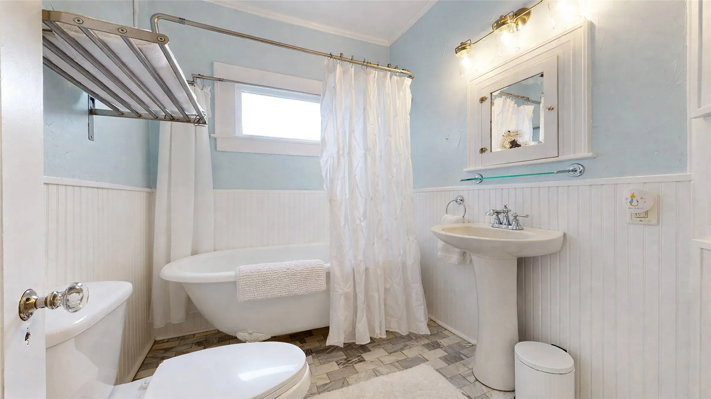 Single Family Residence For Sale in Collin County , 1106 Tucker Street, Mc Kinney, Texas 75069, 3 Bedroom, 2 Bathroom, Garage spaces, 2,090 Sqft, built in 1900, mls#21278577, Real Estate Agent in Mc Kinney, Homes For Sale in Collin county, Homes For Sale in Mc Kinney, Realtor in Mc Kinney Texas, Real Estate Brokerage Independent Realty Texas, Luminita Cordes Realtor