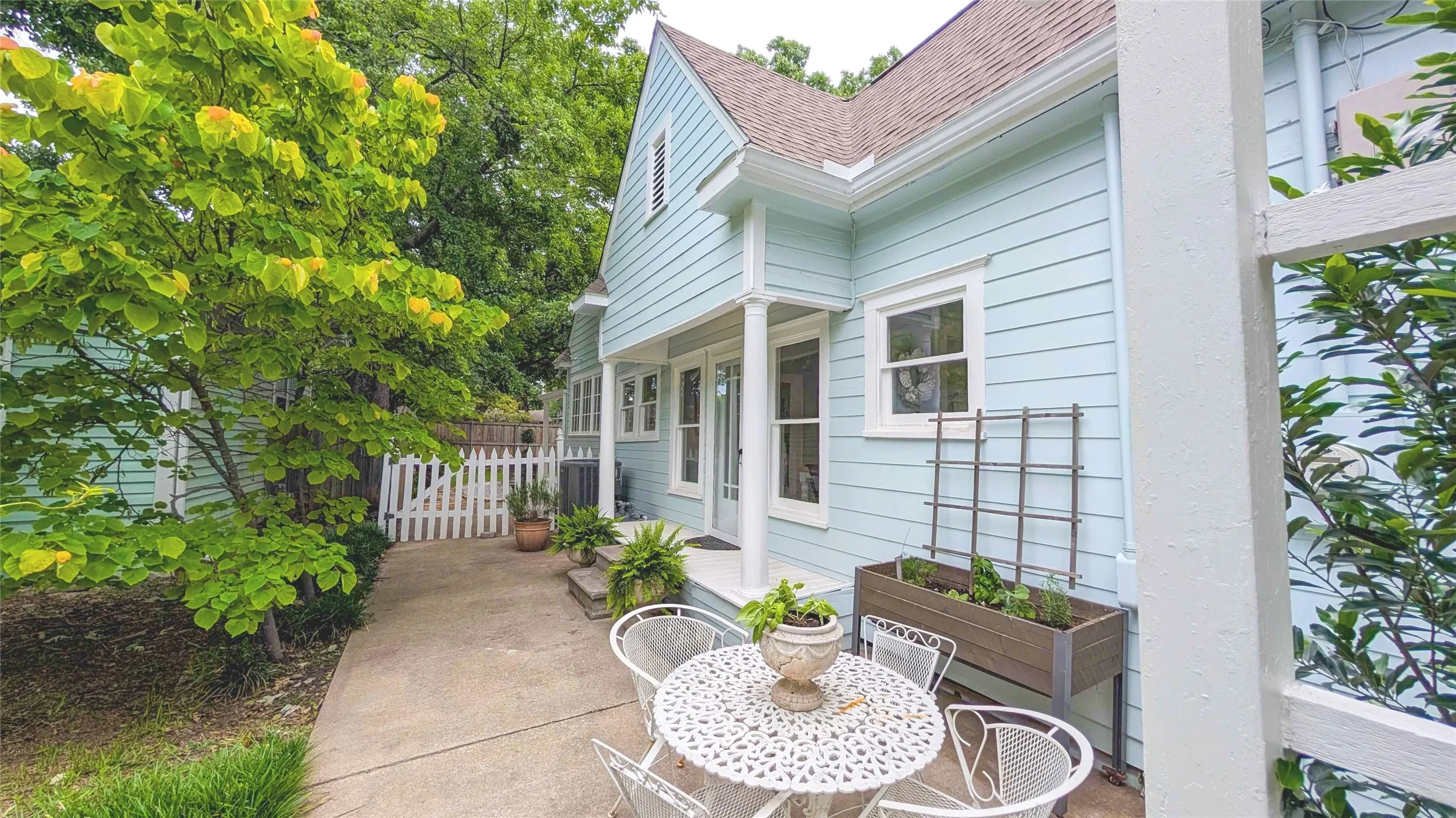 Single Family Residence For Sale in Collin County , 1106 Tucker Street, Mc Kinney, Texas 75069, 3 Bedroom, 2 Bathroom, Garage spaces, 2,090 Sqft, built in 1900, mls#21278577, Real Estate Agent in Mc Kinney, Homes For Sale in Collin county, Homes For Sale in Mc Kinney, Realtor in Mc Kinney Texas, Real Estate Brokerage Independent Realty Texas, Luminita Cordes Realtor