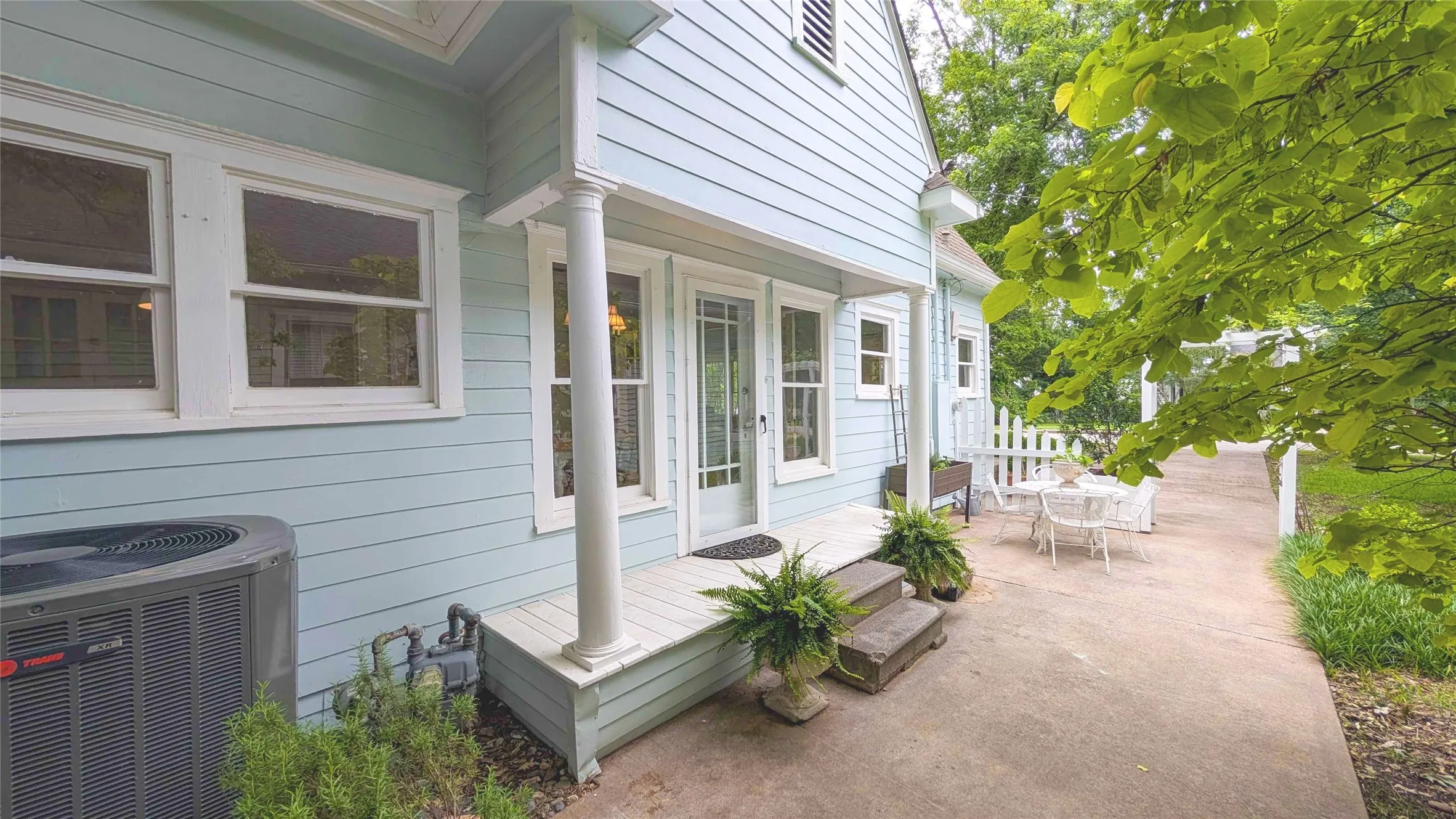 Single Family Residence For Sale in Collin County , 1106 Tucker Street, Mc Kinney, Texas 75069, 3 Bedroom, 2 Bathroom, Garage spaces, 2,090 Sqft, built in 1900, mls#21278577, Real Estate Agent in Mc Kinney, Homes For Sale in Collin county, Homes For Sale in Mc Kinney, Realtor in Mc Kinney Texas, Real Estate Brokerage Independent Realty Texas, Luminita Cordes Realtor