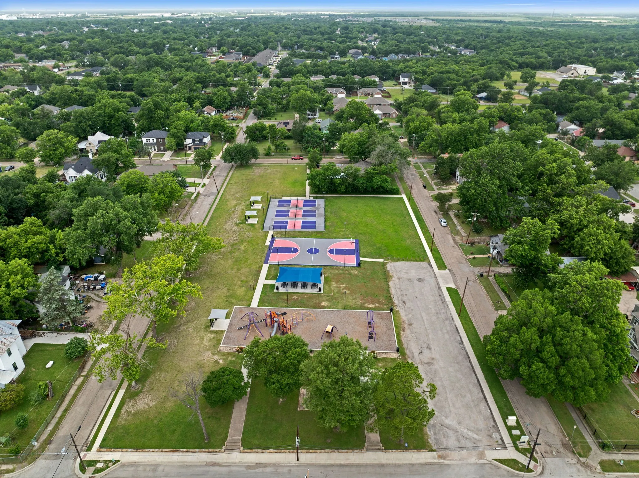 Single Family Residence For Sale in Hunt County , 1811 Wesley Street, Greenville, Texas 75401, 3 Bedroom, 1 Bathroom, 2 Garage spaces, 1,246 Sqft, built in 1945, mls#21278606, Real Estate Agent in Greenville, Homes For Sale in Hunt county, Homes For Sale in Greenville, Realtor in Greenville Texas, Real Estate Brokerage Independent Realty Texas, Luminita Cordes Realtor