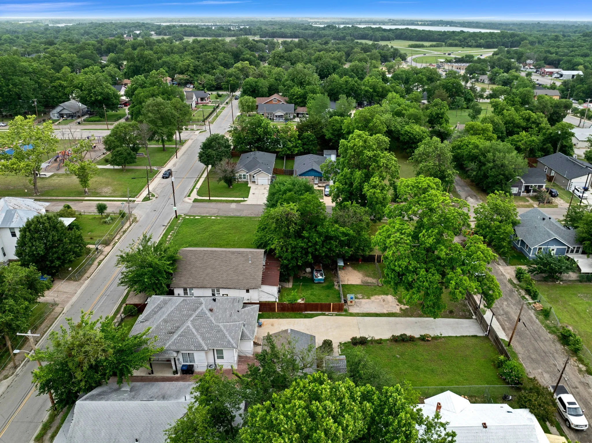 Single Family Residence For Sale in Hunt County , 1811 Wesley Street, Greenville, Texas 75401, 3 Bedroom, 1 Bathroom, 2 Garage spaces, 1,246 Sqft, built in 1945, mls#21278606, Real Estate Agent in Greenville, Homes For Sale in Hunt county, Homes For Sale in Greenville, Realtor in Greenville Texas, Real Estate Brokerage Independent Realty Texas, Luminita Cordes Realtor