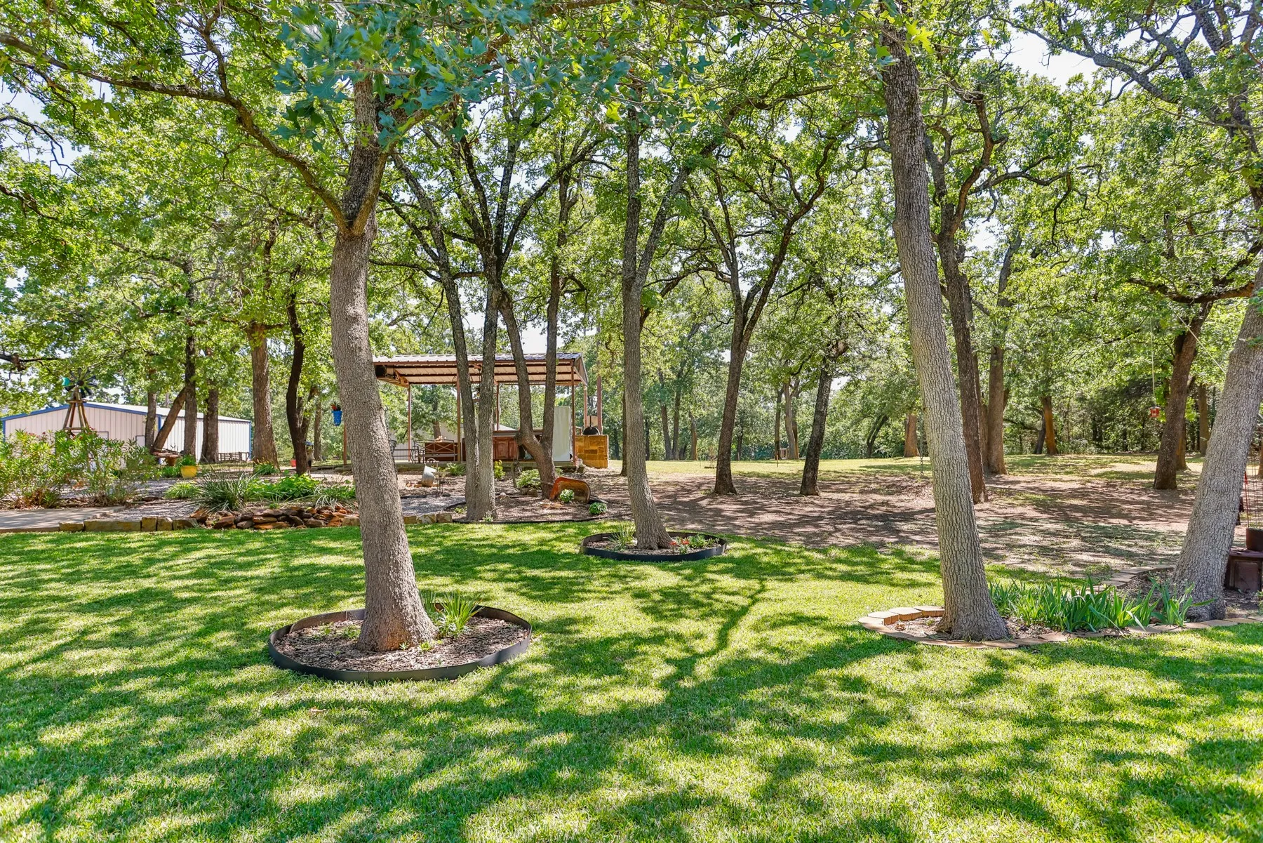Single Family Residence For Sale in Cooke County , 4823 County Road 211, Gainesville, Texas 76240, 3 Bedroom, 3 Bathroom, 2 Garage spaces, 2,409 Sqft, built in 2000, mls#21278269, Real Estate Agent in Gainesville, Homes For Sale in Cooke county, Homes For Sale in Gainesville, Realtor in Gainesville Texas, Real Estate Brokerage Independent Realty Texas, Luminita Cordes Realtor