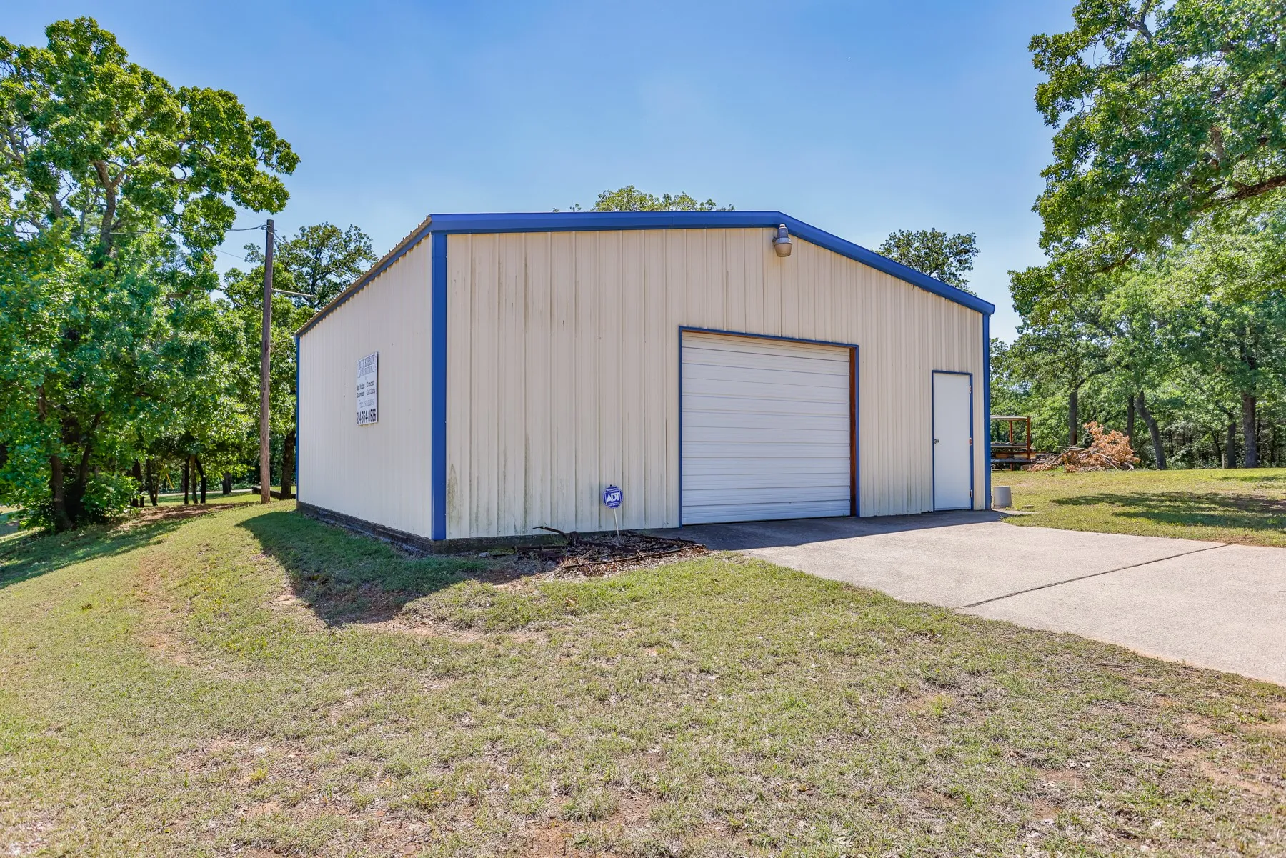 Single Family Residence For Sale in Cooke County , 4823 County Road 211, Gainesville, Texas 76240, 3 Bedroom, 3 Bathroom, 2 Garage spaces, 2,409 Sqft, built in 2000, mls#21278269, Real Estate Agent in Gainesville, Homes For Sale in Cooke county, Homes For Sale in Gainesville, Realtor in Gainesville Texas, Real Estate Brokerage Independent Realty Texas, Luminita Cordes Realtor