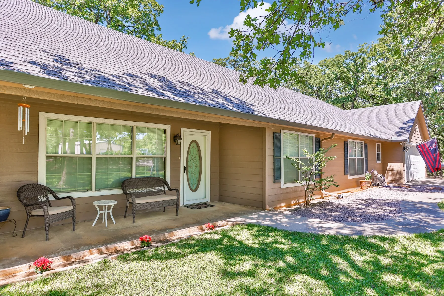 Single Family Residence For Sale in Cooke County , 4823 County Road 211, Gainesville, Texas 76240, 3 Bedroom, 3 Bathroom, 2 Garage spaces, 2,409 Sqft, built in 2000, mls#21278269, Real Estate Agent in Gainesville, Homes For Sale in Cooke county, Homes For Sale in Gainesville, Realtor in Gainesville Texas, Real Estate Brokerage Independent Realty Texas, Luminita Cordes Realtor