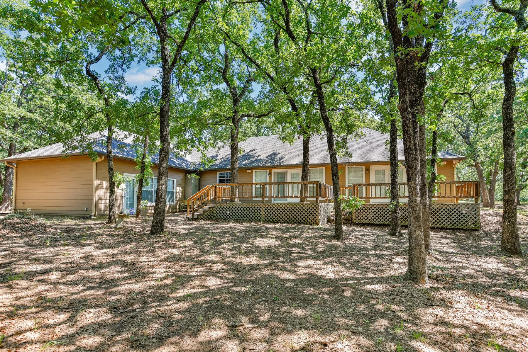 Single Family Residence For Sale in Cooke County , 4823 County Road 211, Gainesville, Texas 76240, 3 Bedroom, 3 Bathroom, 2 Garage spaces, 2,409 Sqft, built in 2000, mls#21278269, Real Estate Agent in Gainesville, Homes For Sale in Cooke county, Homes For Sale in Gainesville, Realtor in Gainesville Texas, Real Estate Brokerage Independent Realty Texas, Luminita Cordes Realtor