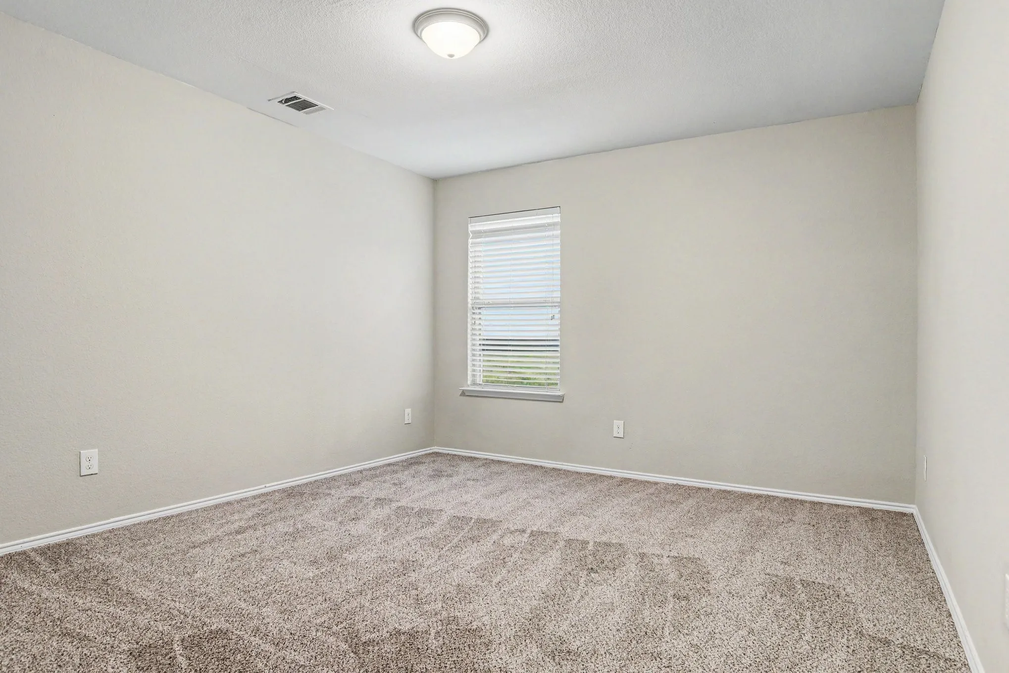 Single Family Residence For Sale in Collin County , 720 Savanna Drive, Josephine, Texas 75173, 4 Bedroom, 2 Bathroom, 2 Garage spaces, 2,152 Sqft, built in 2016, mls#21273627, Real Estate Agent in Josephine, Homes For Sale in Collin county, Homes For Sale in Josephine, Realtor in Josephine Texas, Real Estate Brokerage Independent Realty Texas, Luminita Cordes Realtor