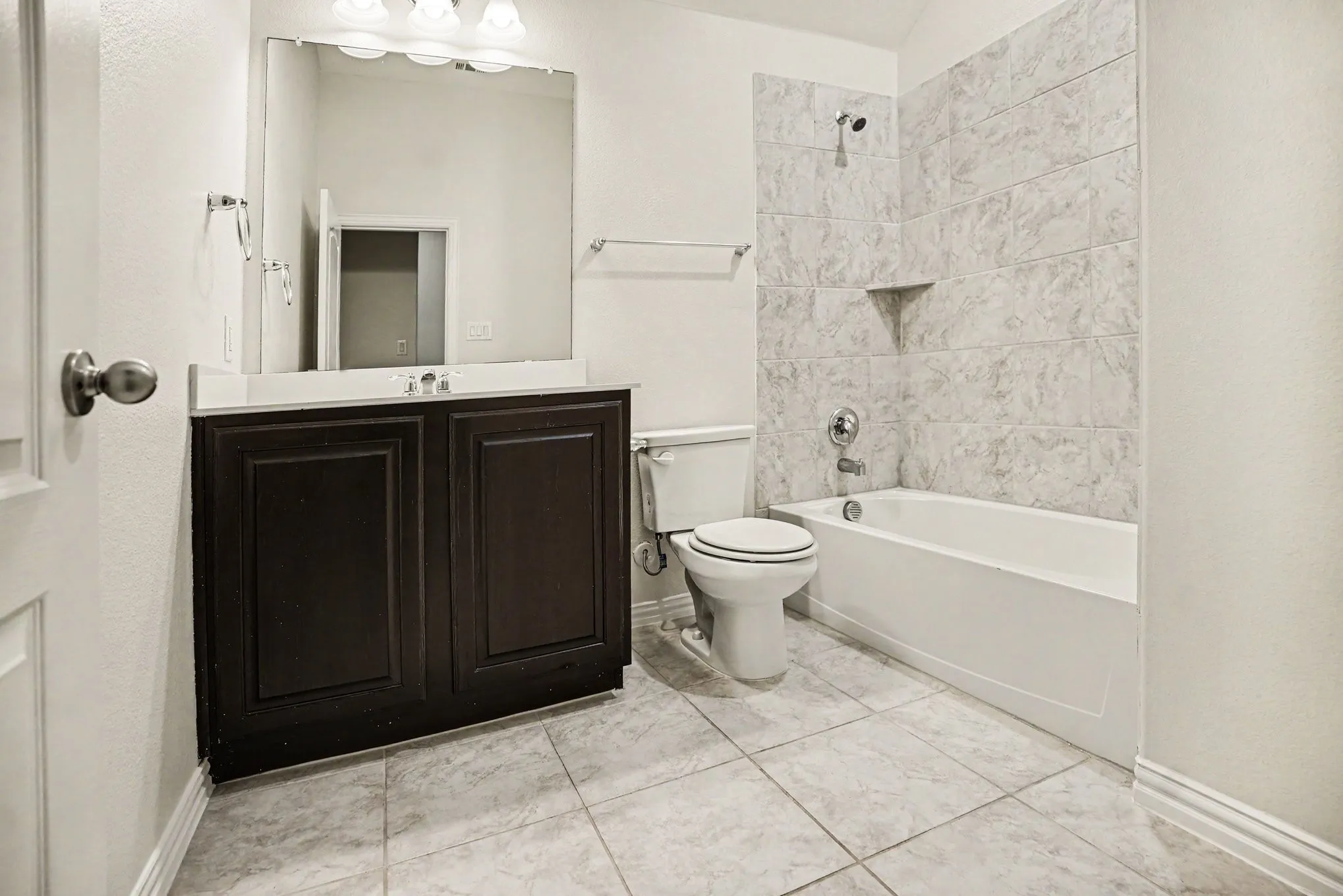 Single Family Residence For Sale in Kaufman County , 1216 Kensington Drive, Forney, Texas 75126, 3 Bedrooms, 3 Bathrooms, 2 Garage spaces, 2,221 Sqft, built in 2020, Price $335,000, mls#21278016, Real Estate Agent in Forney, Homes For Sale in Kaufman county, Homes For Sale in Forney, Realtor in Forney Texas, Real Estate Brokerage Independent Realty Texas, Luminita Cordes Realtor