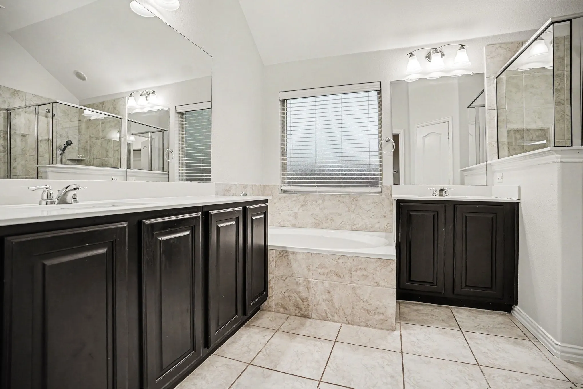 Single Family Residence For Sale in Kaufman County , 1216 Kensington Drive, Forney, Texas 75126, 3 Bedrooms, 3 Bathrooms, 2 Garage spaces, 2,221 Sqft, built in 2020, Price $335,000, mls#21278016, Real Estate Agent in Forney, Homes For Sale in Kaufman county, Homes For Sale in Forney, Realtor in Forney Texas, Real Estate Brokerage Independent Realty Texas, Luminita Cordes Realtor