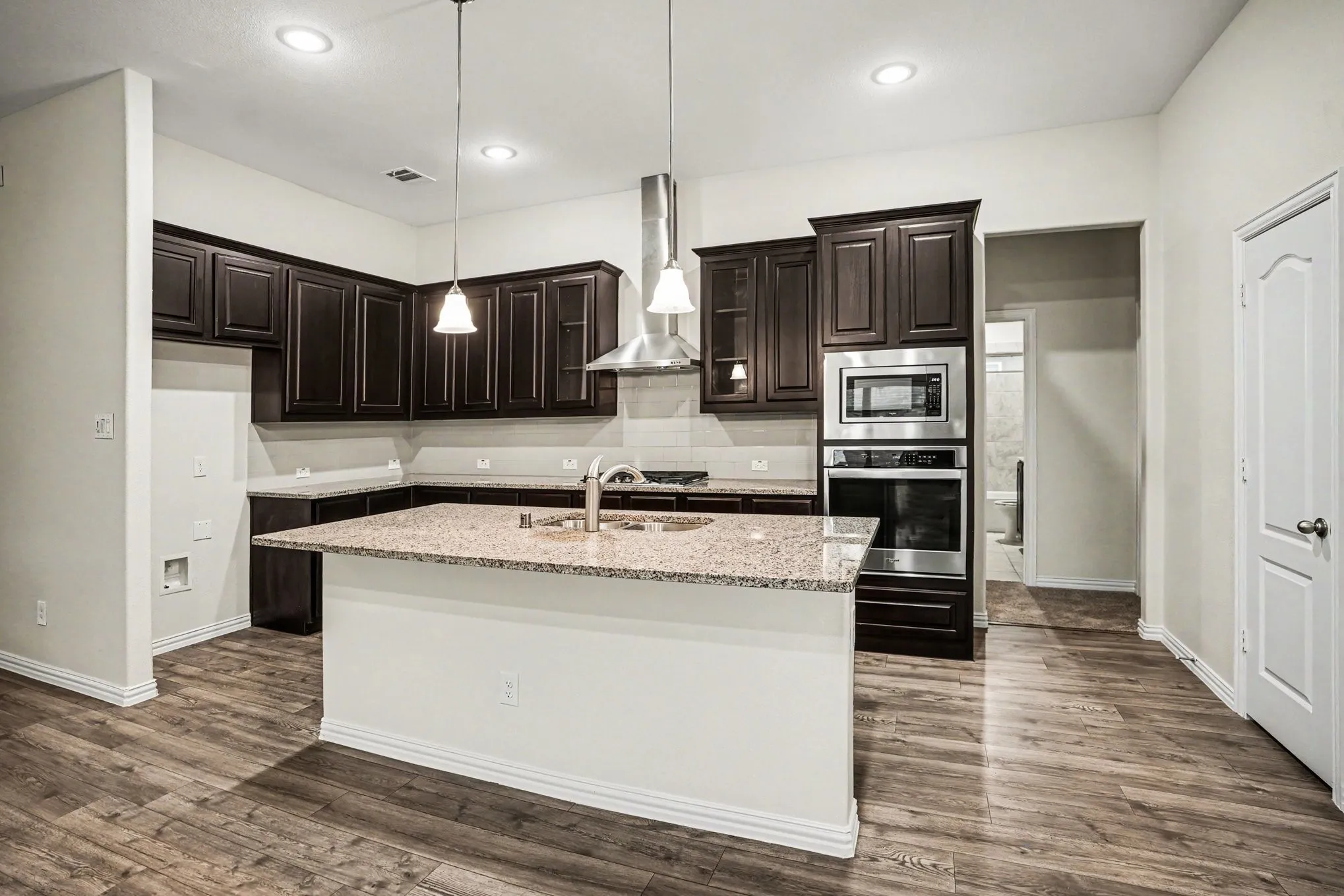 Single Family Residence For Sale in Kaufman County , 1216 Kensington Drive, Forney, Texas 75126, 3 Bedrooms, 3 Bathrooms, 2 Garage spaces, 2,221 Sqft, built in 2020, Price $335,000, mls#21278016, Real Estate Agent in Forney, Homes For Sale in Kaufman county, Homes For Sale in Forney, Realtor in Forney Texas, Real Estate Brokerage Independent Realty Texas, Luminita Cordes Realtor