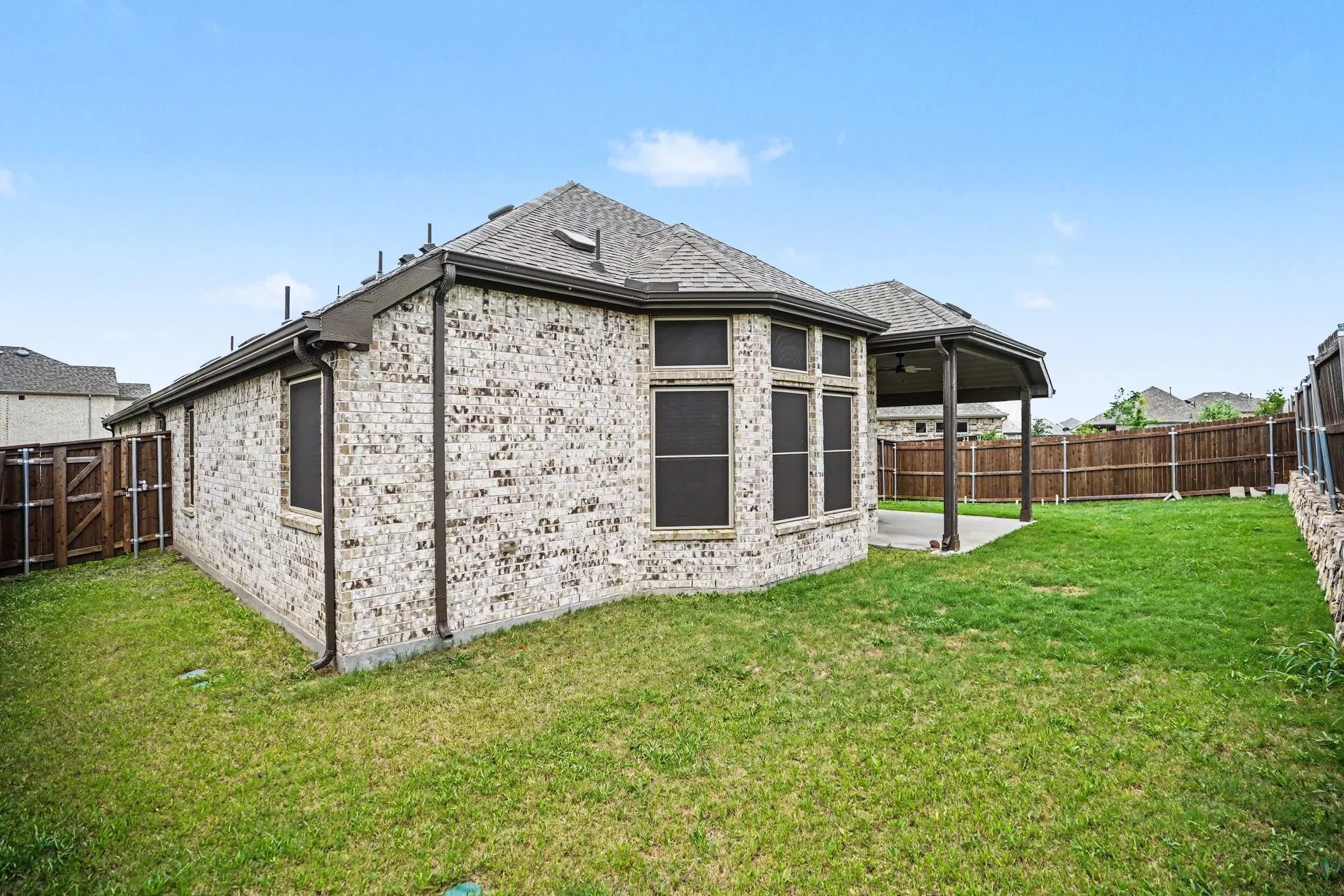 Single Family Residence For Sale in Kaufman County , 1216 Kensington Drive, Forney, Texas 75126, 3 Bedrooms, 3 Bathrooms, 2 Garage spaces, 2,221 Sqft, built in 2020, Price $335,000, mls#21278016, Real Estate Agent in Forney, Homes For Sale in Kaufman county, Homes For Sale in Forney, Realtor in Forney Texas, Real Estate Brokerage Independent Realty Texas, Luminita Cordes Realtor