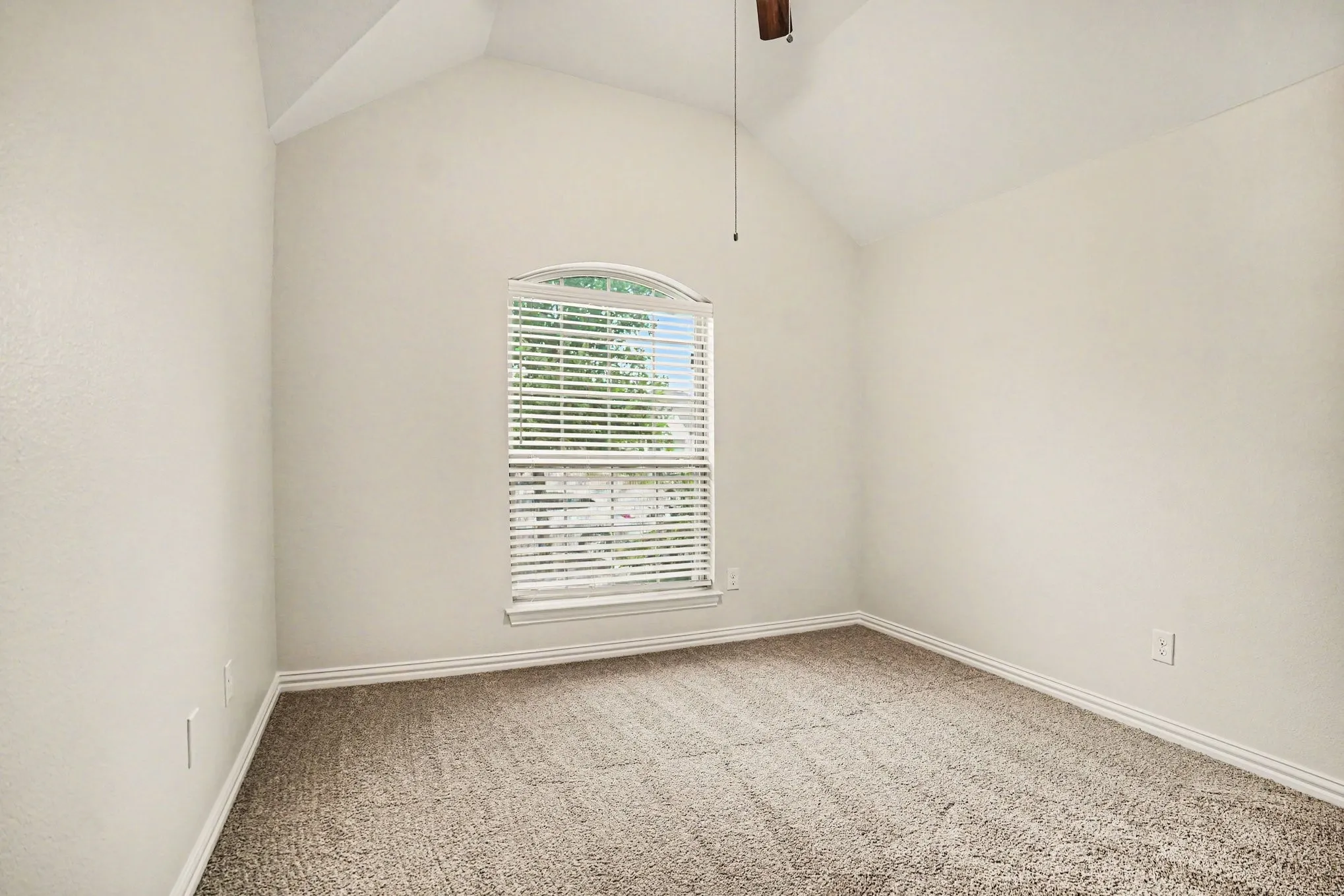 Single Family Residence For Sale in Kaufman County , 1216 Kensington Drive, Forney, Texas 75126, 3 Bedrooms, 3 Bathrooms, 2 Garage spaces, 2,221 Sqft, built in 2020, Price $335,000, mls#21278016, Real Estate Agent in Forney, Homes For Sale in Kaufman county, Homes For Sale in Forney, Realtor in Forney Texas, Real Estate Brokerage Independent Realty Texas, Luminita Cordes Realtor