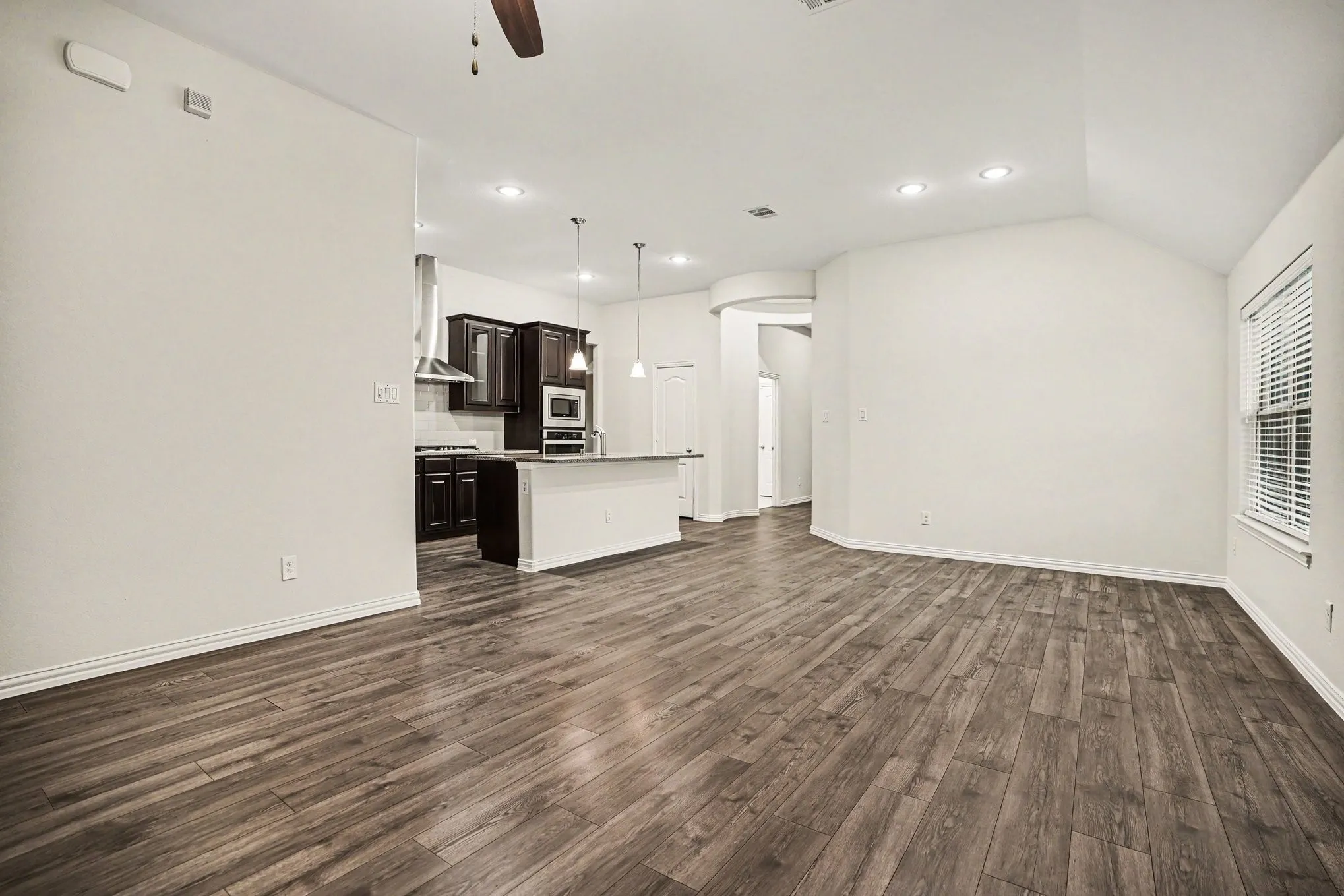Single Family Residence For Sale in Kaufman County , 1216 Kensington Drive, Forney, Texas 75126, 3 Bedrooms, 3 Bathrooms, 2 Garage spaces, 2,221 Sqft, built in 2020, Price $335,000, mls#21278016, Real Estate Agent in Forney, Homes For Sale in Kaufman county, Homes For Sale in Forney, Realtor in Forney Texas, Real Estate Brokerage Independent Realty Texas, Luminita Cordes Realtor