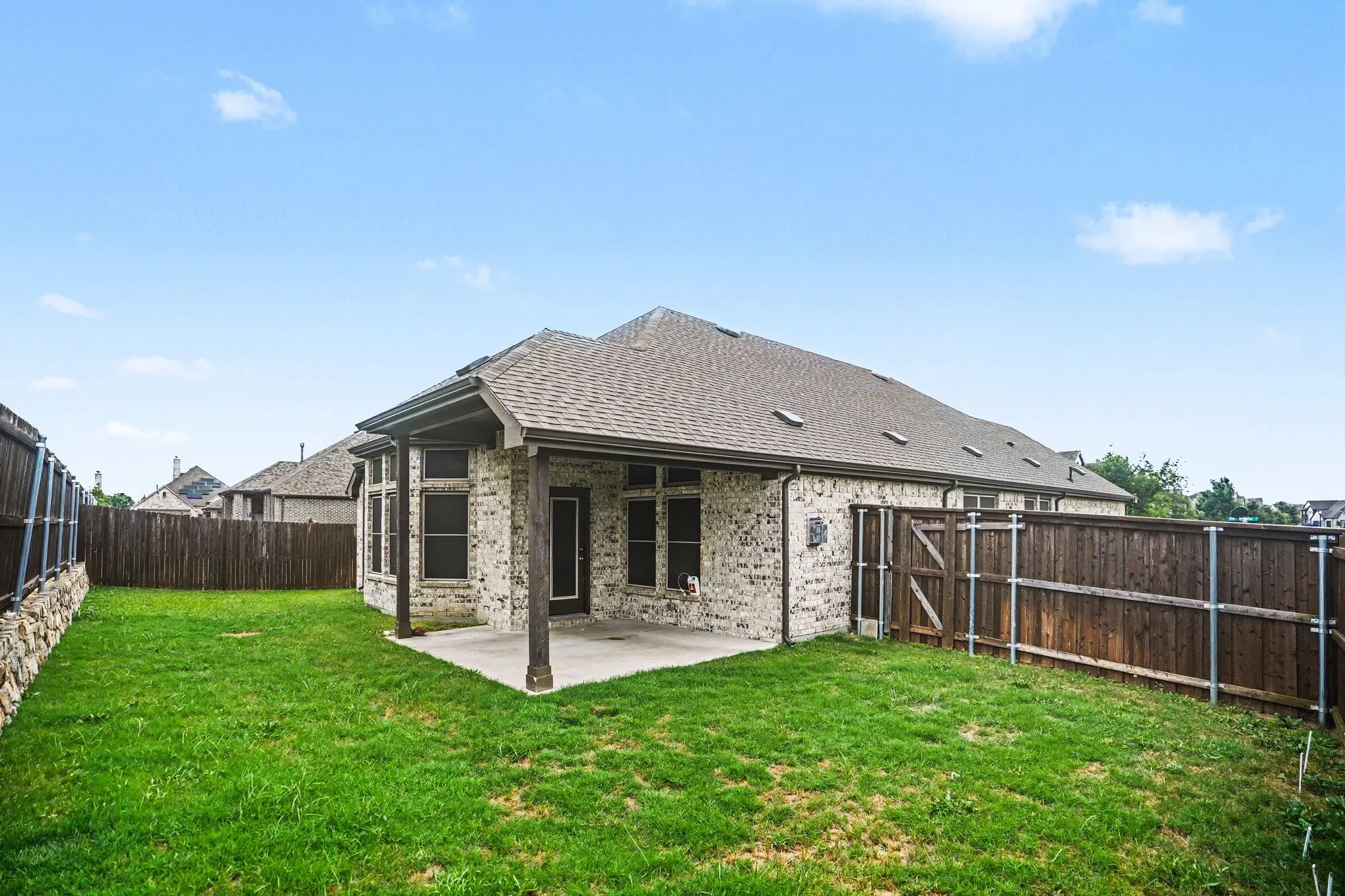 Single Family Residence For Sale in Kaufman County , 1216 Kensington Drive, Forney, Texas 75126, 3 Bedrooms, 3 Bathrooms, 2 Garage spaces, 2,221 Sqft, built in 2020, Price $335,000, mls#21278016, Real Estate Agent in Forney, Homes For Sale in Kaufman county, Homes For Sale in Forney, Realtor in Forney Texas, Real Estate Brokerage Independent Realty Texas, Luminita Cordes Realtor