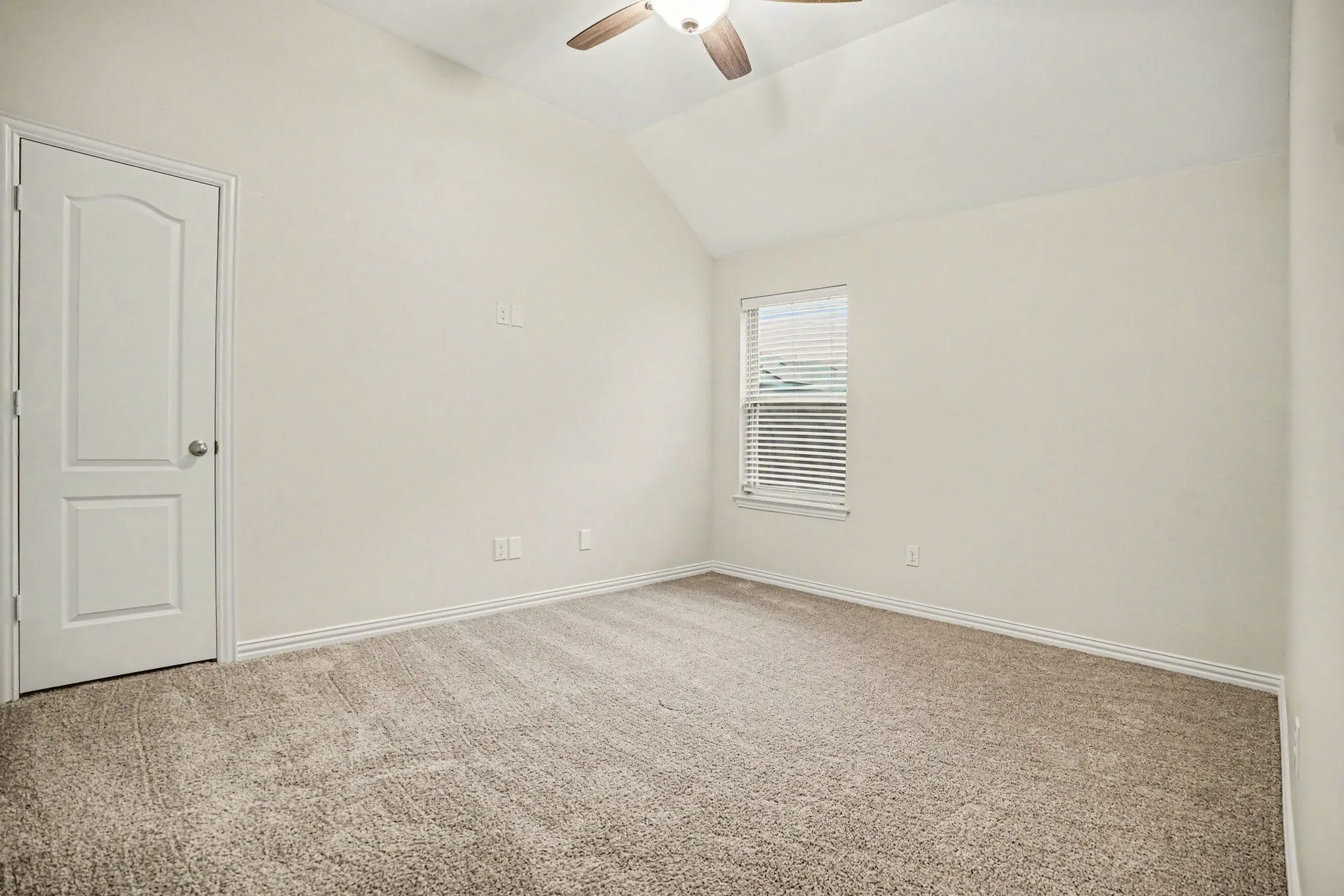 Single Family Residence For Sale in Kaufman County , 1216 Kensington Drive, Forney, Texas 75126, 3 Bedrooms, 3 Bathrooms, 2 Garage spaces, 2,221 Sqft, built in 2020, Price $335,000, mls#21278016, Real Estate Agent in Forney, Homes For Sale in Kaufman county, Homes For Sale in Forney, Realtor in Forney Texas, Real Estate Brokerage Independent Realty Texas, Luminita Cordes Realtor