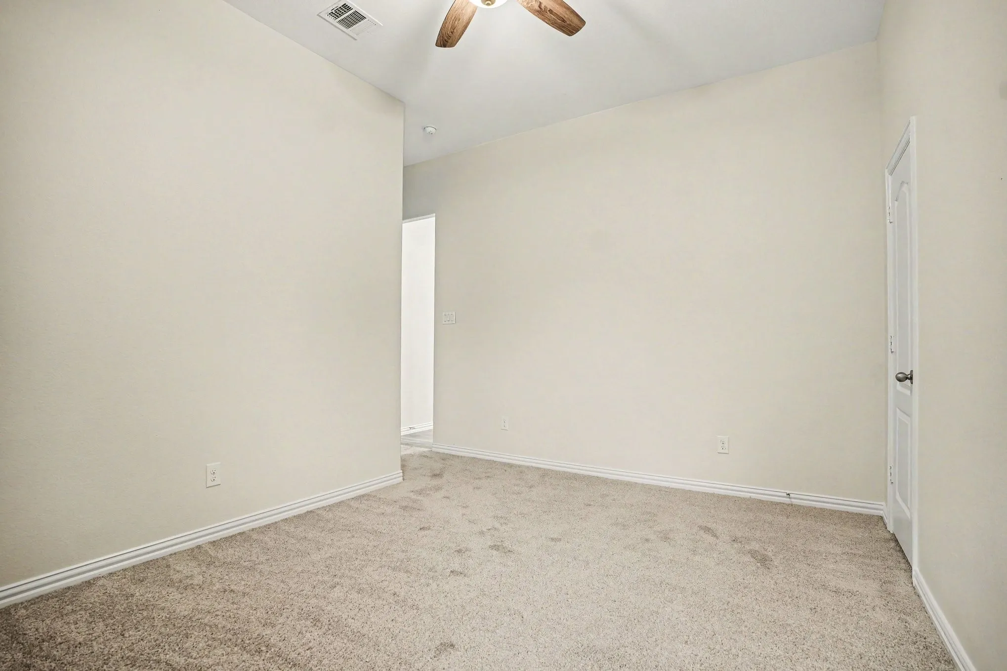 Single Family Residence For Sale in Kaufman County , 1216 Kensington Drive, Forney, Texas 75126, 3 Bedrooms, 3 Bathrooms, 2 Garage spaces, 2,221 Sqft, built in 2020, Price $335,000, mls#21278016, Real Estate Agent in Forney, Homes For Sale in Kaufman county, Homes For Sale in Forney, Realtor in Forney Texas, Real Estate Brokerage Independent Realty Texas, Luminita Cordes Realtor