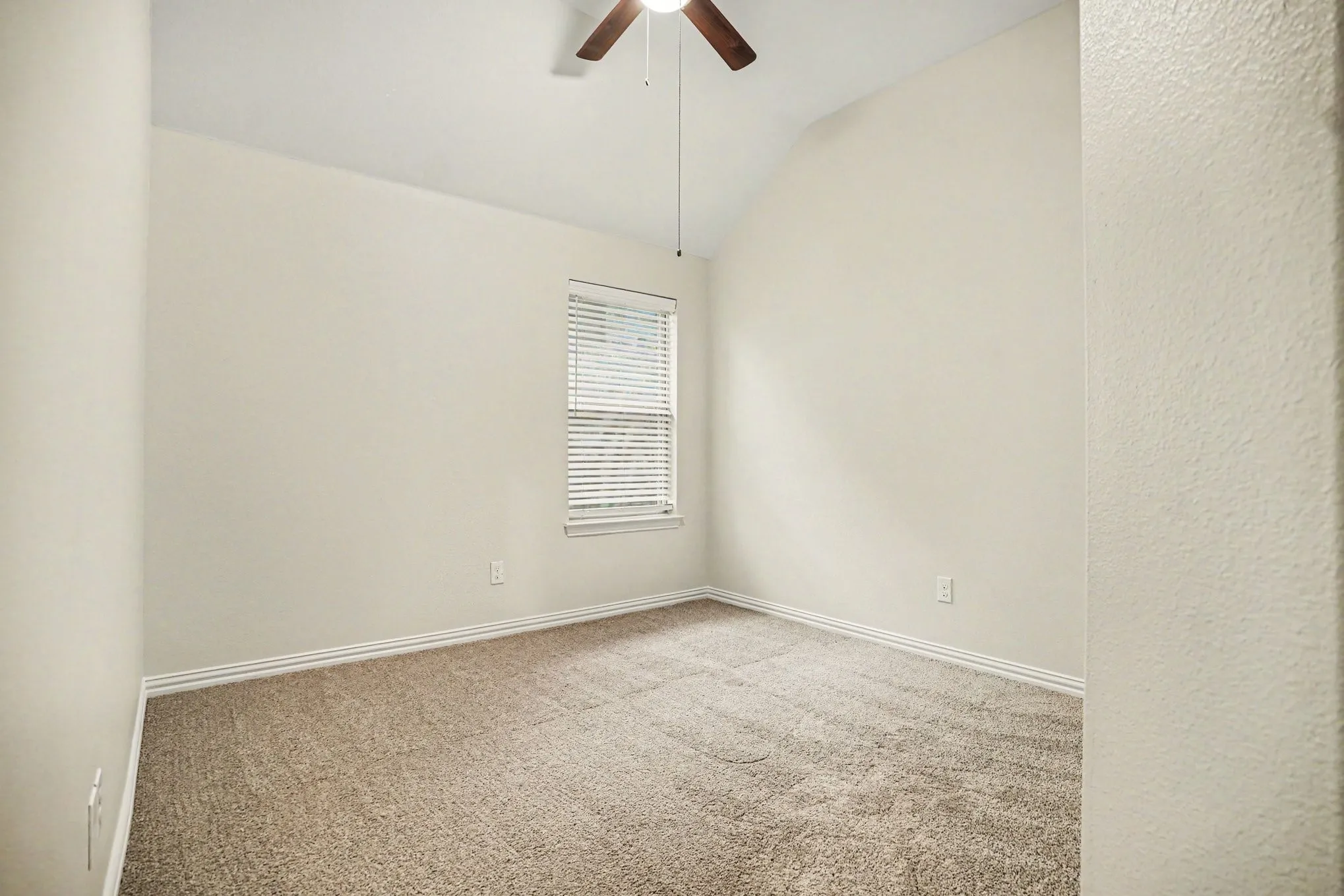 Single Family Residence For Sale in Kaufman County , 1216 Kensington Drive, Forney, Texas 75126, 3 Bedrooms, 3 Bathrooms, 2 Garage spaces, 2,221 Sqft, built in 2020, Price $335,000, mls#21278016, Real Estate Agent in Forney, Homes For Sale in Kaufman county, Homes For Sale in Forney, Realtor in Forney Texas, Real Estate Brokerage Independent Realty Texas, Luminita Cordes Realtor