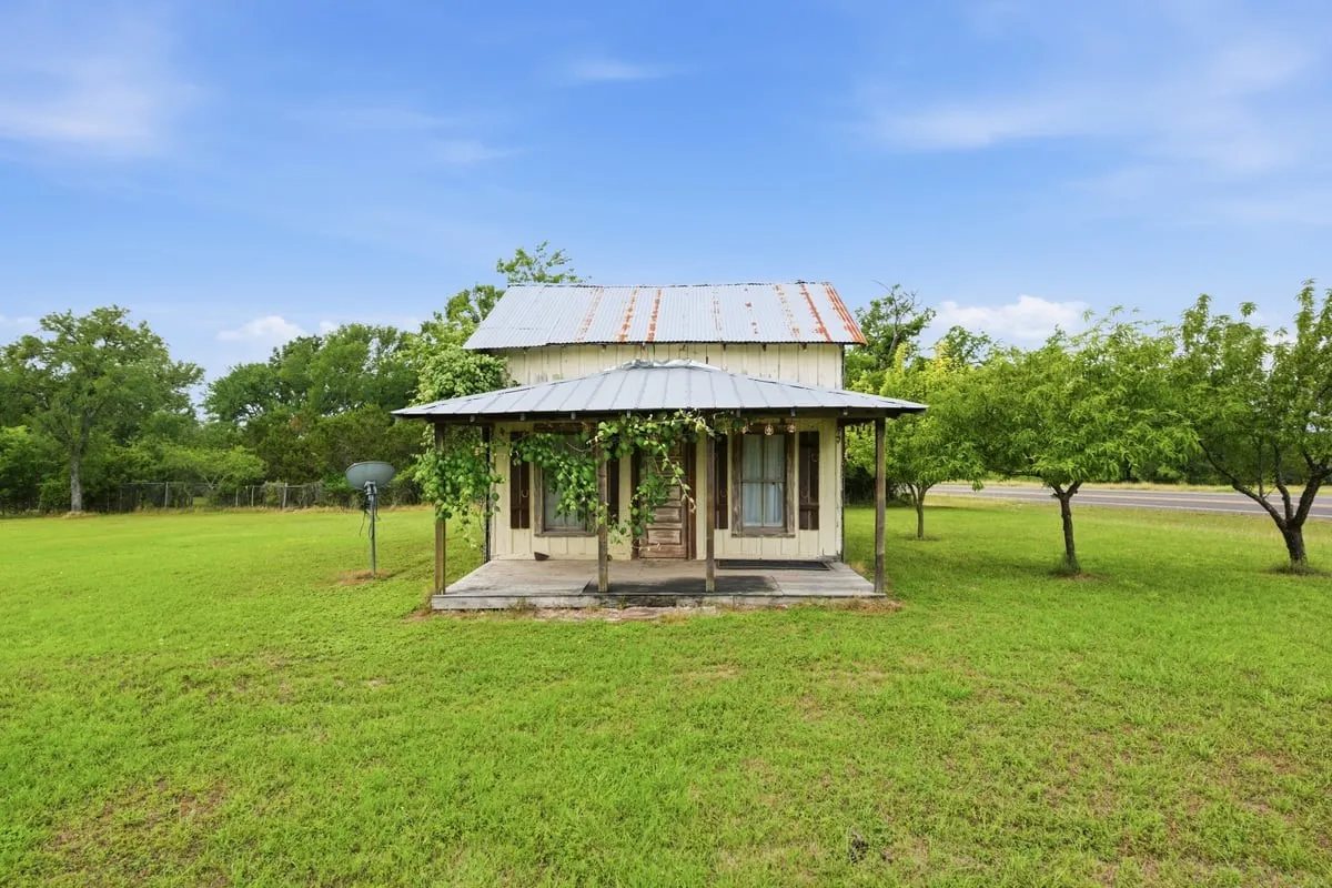 Single Family Residence For Sale in Bosque County , 1675 Fm 1713, Morgan, Texas 76671, 2 Bedroom, 1 Bathroom, Garage spaces, 2,023 Sqft, built in 1993, Price $349,000, mls#21276890, Real Estate Agent in Morgan, Homes For Sale in Bosque county, Homes For Sale in Morgan, Realtor in Morgan Texas, Real Estate Brokerage Independent Realty Texas, Luminita Cordes Realtor
