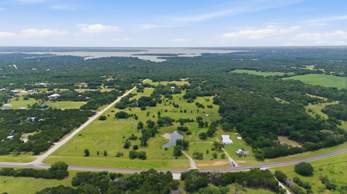 Single Family Residence For Sale in Bosque County , 1675 Fm 1713, Morgan, Texas 76671, 2 Bedroom, 1 Bathroom, Garage spaces, 2,023 Sqft, built in 1993, Price $349,000, mls#21276890, Real Estate Agent in Morgan, Homes For Sale in Bosque county, Homes For Sale in Morgan, Realtor in Morgan Texas, Real Estate Brokerage Independent Realty Texas, Luminita Cordes Realtor