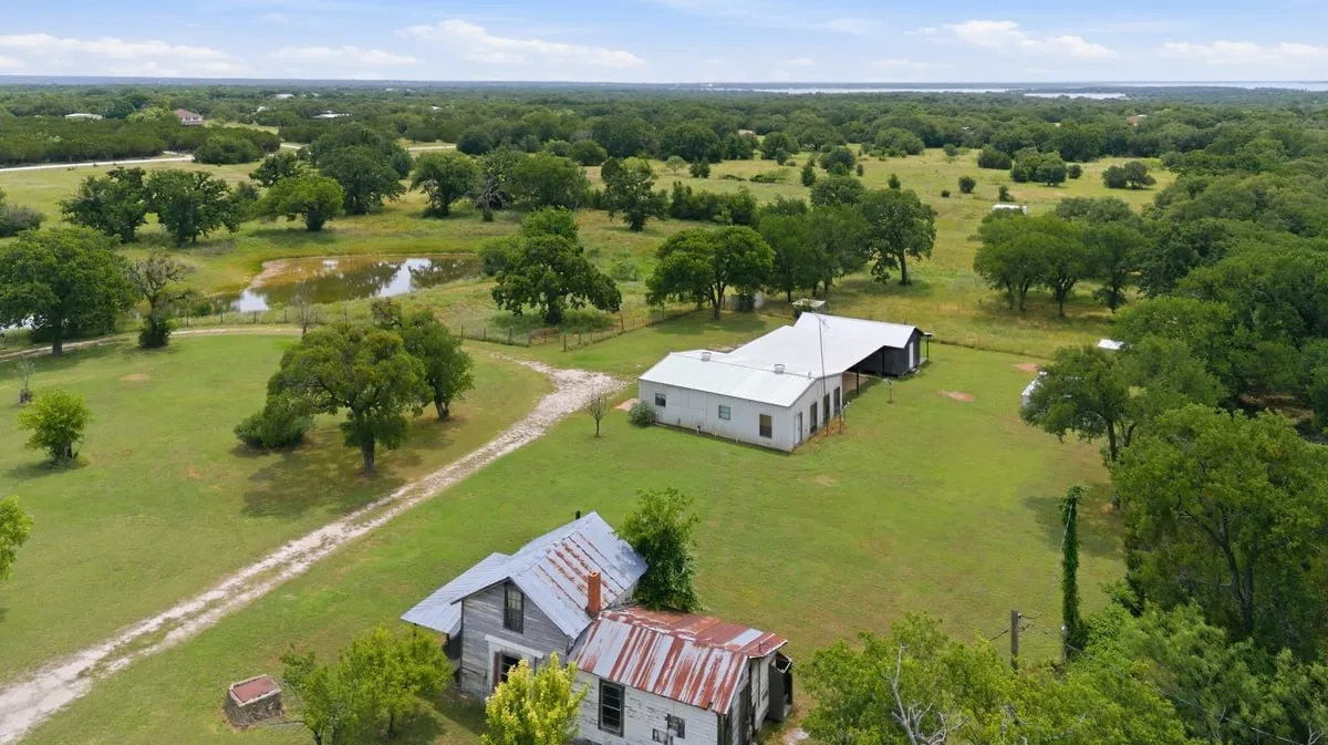 Single Family Residence For Sale in Bosque County , 1675 Fm 1713, Morgan, Texas 76671, 2 Bedroom, 1 Bathroom, Garage spaces, 2,023 Sqft, built in 1993, Price $349,000, mls#21276890, Real Estate Agent in Morgan, Homes For Sale in Bosque county, Homes For Sale in Morgan, Realtor in Morgan Texas, Real Estate Brokerage Independent Realty Texas, Luminita Cordes Realtor