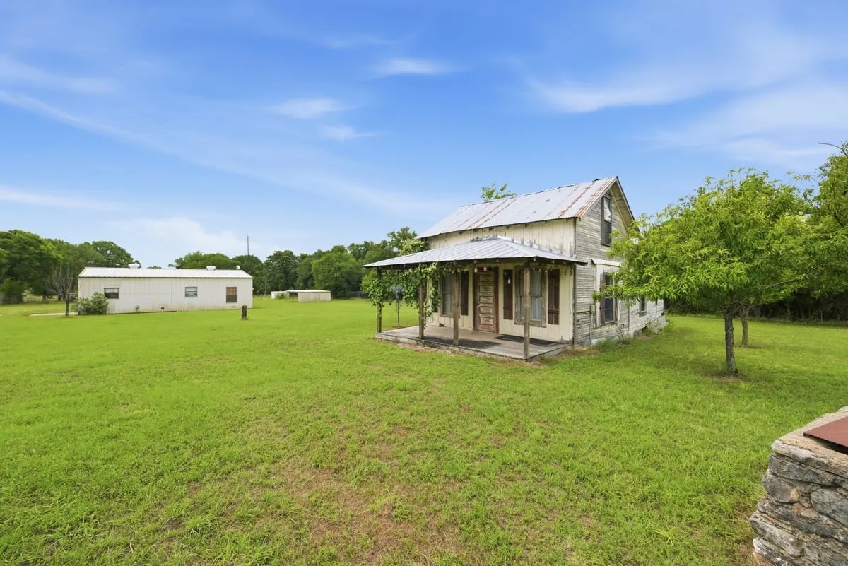 Single Family Residence For Sale in Bosque County , 1675 Fm 1713, Morgan, Texas 76671, 2 Bedroom, 1 Bathroom, Garage spaces, 2,023 Sqft, built in 1993, Price $349,000, mls#21276890, Real Estate Agent in Morgan, Homes For Sale in Bosque county, Homes For Sale in Morgan, Realtor in Morgan Texas, Real Estate Brokerage Independent Realty Texas, Luminita Cordes Realtor