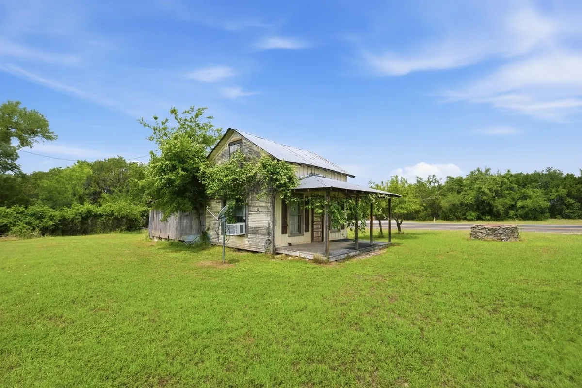 Single Family Residence For Sale in Bosque County , 1675 Fm 1713, Morgan, Texas 76671, 2 Bedroom, 1 Bathroom, Garage spaces, 2,023 Sqft, built in 1993, Price $349,000, mls#21276890, Real Estate Agent in Morgan, Homes For Sale in Bosque county, Homes For Sale in Morgan, Realtor in Morgan Texas, Real Estate Brokerage Independent Realty Texas, Luminita Cordes Realtor
