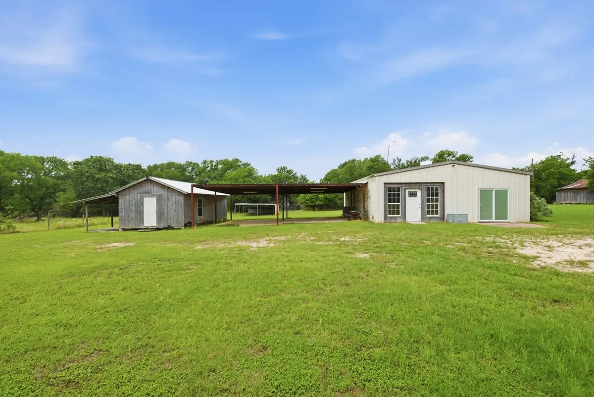 Single Family Residence For Sale in Bosque County , 1675 Fm 1713, Morgan, Texas 76671, 2 Bedroom, 1 Bathroom, Garage spaces, 2,023 Sqft, built in 1993, Price $349,000, mls#21276890, Real Estate Agent in Morgan, Homes For Sale in Bosque county, Homes For Sale in Morgan, Realtor in Morgan Texas, Real Estate Brokerage Independent Realty Texas, Luminita Cordes Realtor