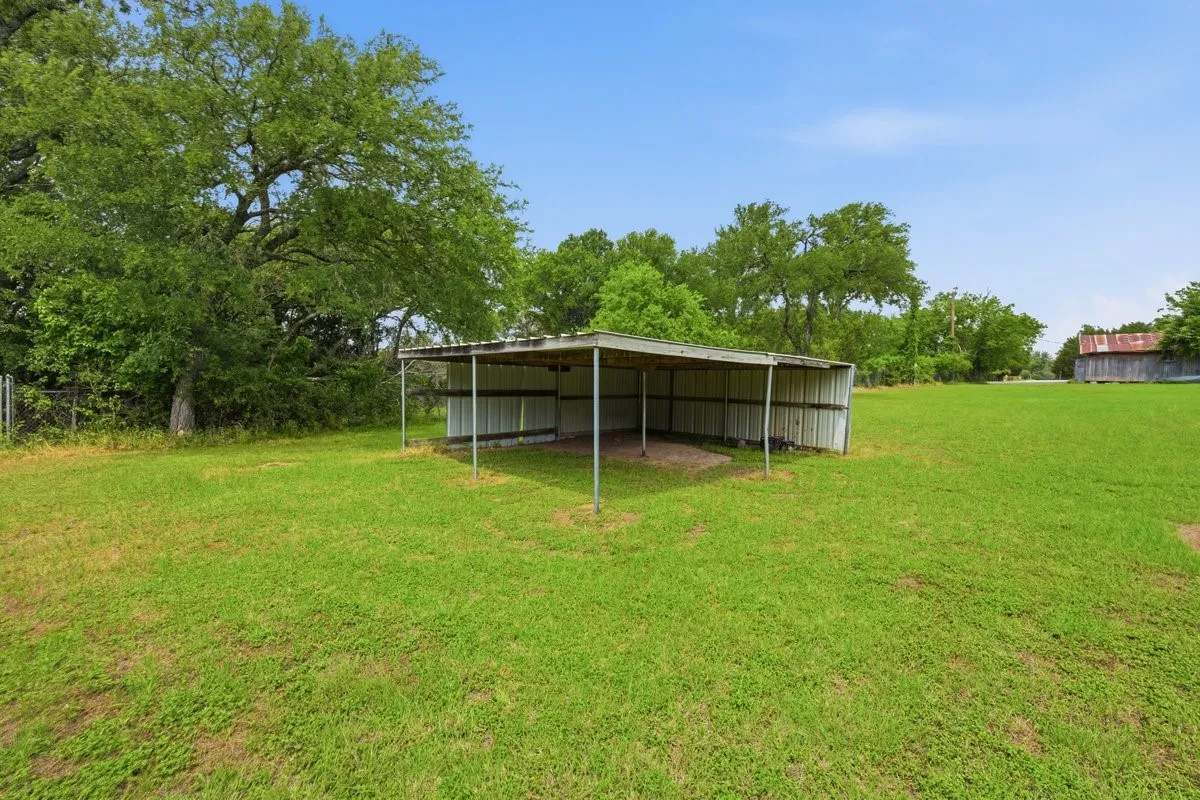 Single Family Residence For Sale in Bosque County , 1675 Fm 1713, Morgan, Texas 76671, 2 Bedroom, 1 Bathroom, Garage spaces, 2,023 Sqft, built in 1993, Price $349,000, mls#21276890, Real Estate Agent in Morgan, Homes For Sale in Bosque county, Homes For Sale in Morgan, Realtor in Morgan Texas, Real Estate Brokerage Independent Realty Texas, Luminita Cordes Realtor