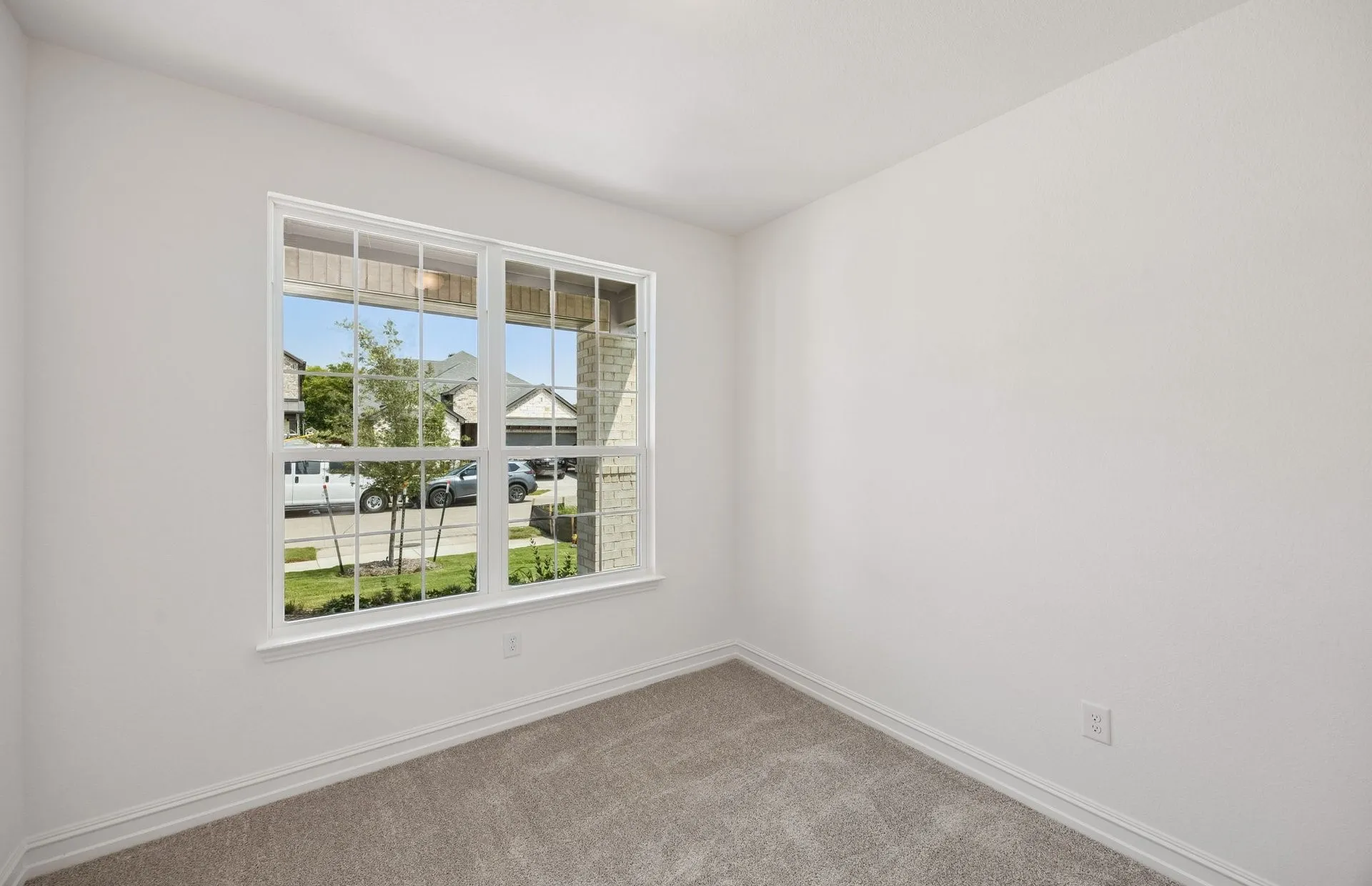 Secondary bedroom off home entry