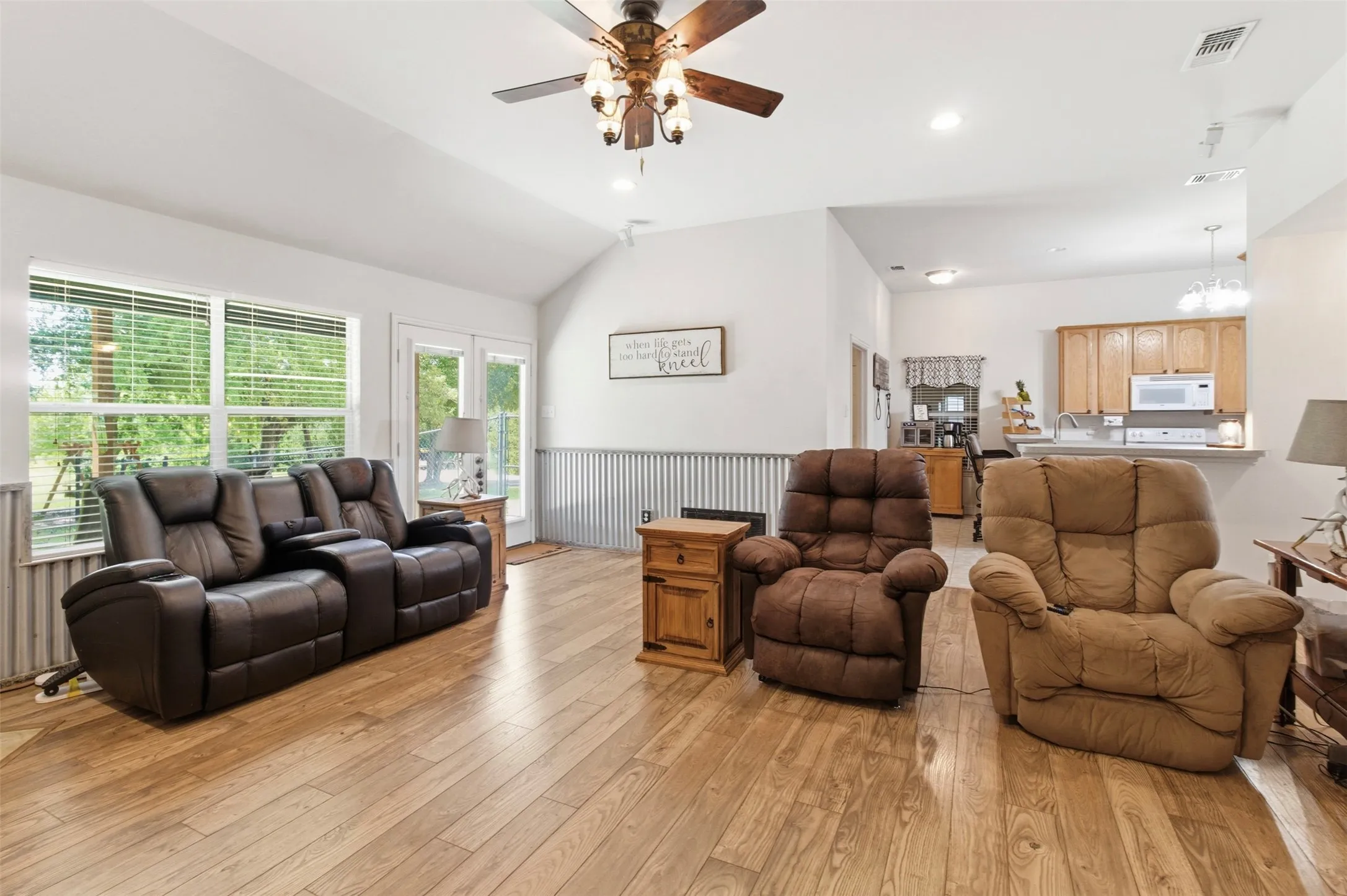 Single Family Residence For Sale in Collin County , 2725 County Road 494, Princeton, Texas 75407, 3 Bedroom, 3 Bathroom, 3 Garage spaces, 2,296 Sqft, built in 2004, mls#21278645, Real Estate Agent in Princeton, Homes For Sale in Collin county, Homes For Sale in Princeton, Realtor in Princeton Texas, Real Estate Brokerage Independent Realty Texas, Luminita Cordes Realtor
