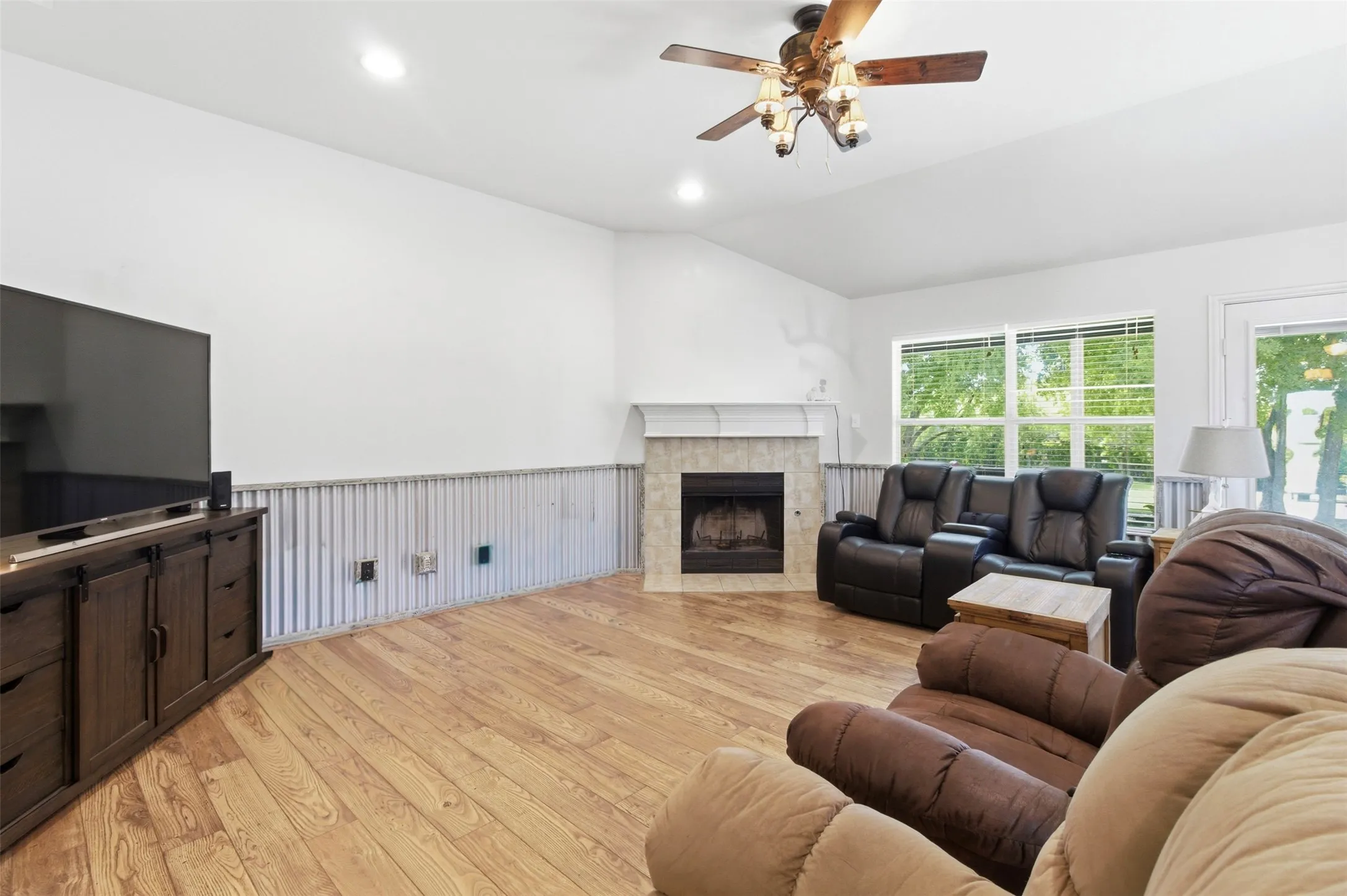 Single Family Residence For Sale in Collin County , 2725 County Road 494, Princeton, Texas 75407, 3 Bedroom, 3 Bathroom, 3 Garage spaces, 2,296 Sqft, built in 2004, mls#21278645, Real Estate Agent in Princeton, Homes For Sale in Collin county, Homes For Sale in Princeton, Realtor in Princeton Texas, Real Estate Brokerage Independent Realty Texas, Luminita Cordes Realtor