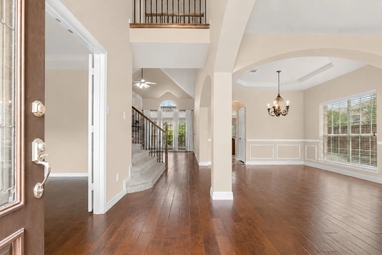 GORGEOUS 5 BEDROOM HOME IS MOVE IN READY!