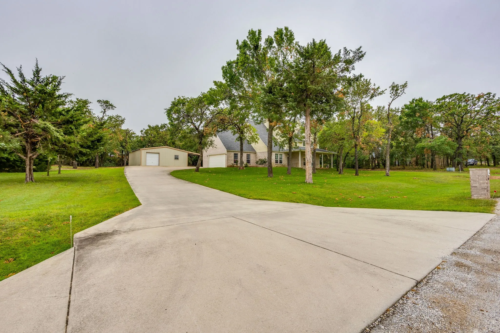 Single Family Residence For Sale in Parker County , 263 Oak Creek Circle, Springtown, Texas 76082, 4 Bedroom, 3 Bathroom, 2 Garage spaces, 2,365 Sqft, built in 2013, mls#21278612, Real Estate Agent in Springtown, Homes For Sale in Parker county, Homes For Sale in Springtown, Realtor in Springtown Texas, Real Estate Brokerage Independent Realty Texas, Luminita Cordes Realtor