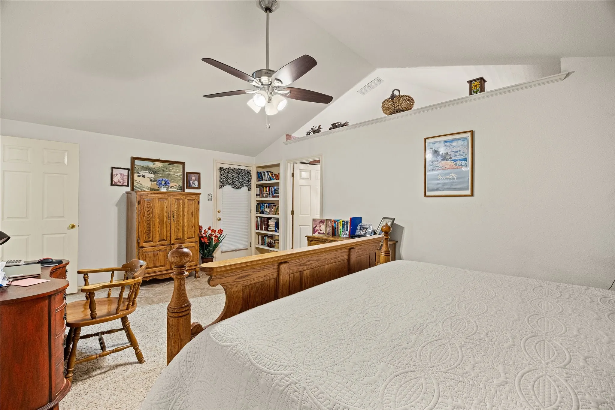 Single Family Residence For Sale in Hood County , 8912 Green Leaves Drive, Granbury, Texas 76049, 3 Bedroom, 2 Bathroom, 2 Garage spaces, 1,977 Sqft, built in 1994, mls#21278658, Real Estate Agent in Granbury, Homes For Sale in Hood county, Homes For Sale in Granbury, Realtor in Granbury Texas, Real Estate Brokerage Independent Realty Texas, Luminita Cordes Realtor