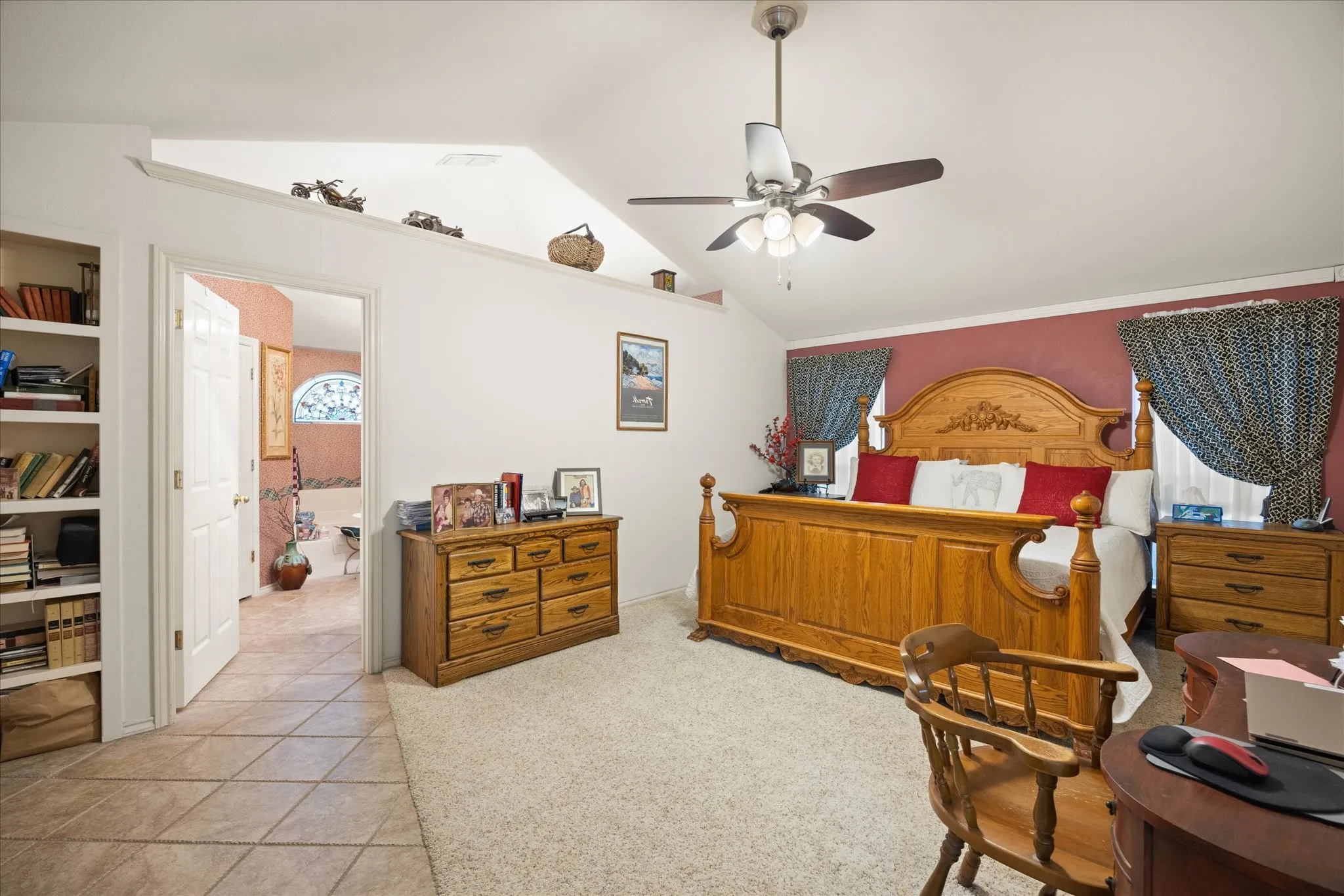 Single Family Residence For Sale in Hood County , 8912 Green Leaves Drive, Granbury, Texas 76049, 3 Bedroom, 2 Bathroom, 2 Garage spaces, 1,977 Sqft, built in 1994, mls#21278658, Real Estate Agent in Granbury, Homes For Sale in Hood county, Homes For Sale in Granbury, Realtor in Granbury Texas, Real Estate Brokerage Independent Realty Texas, Luminita Cordes Realtor