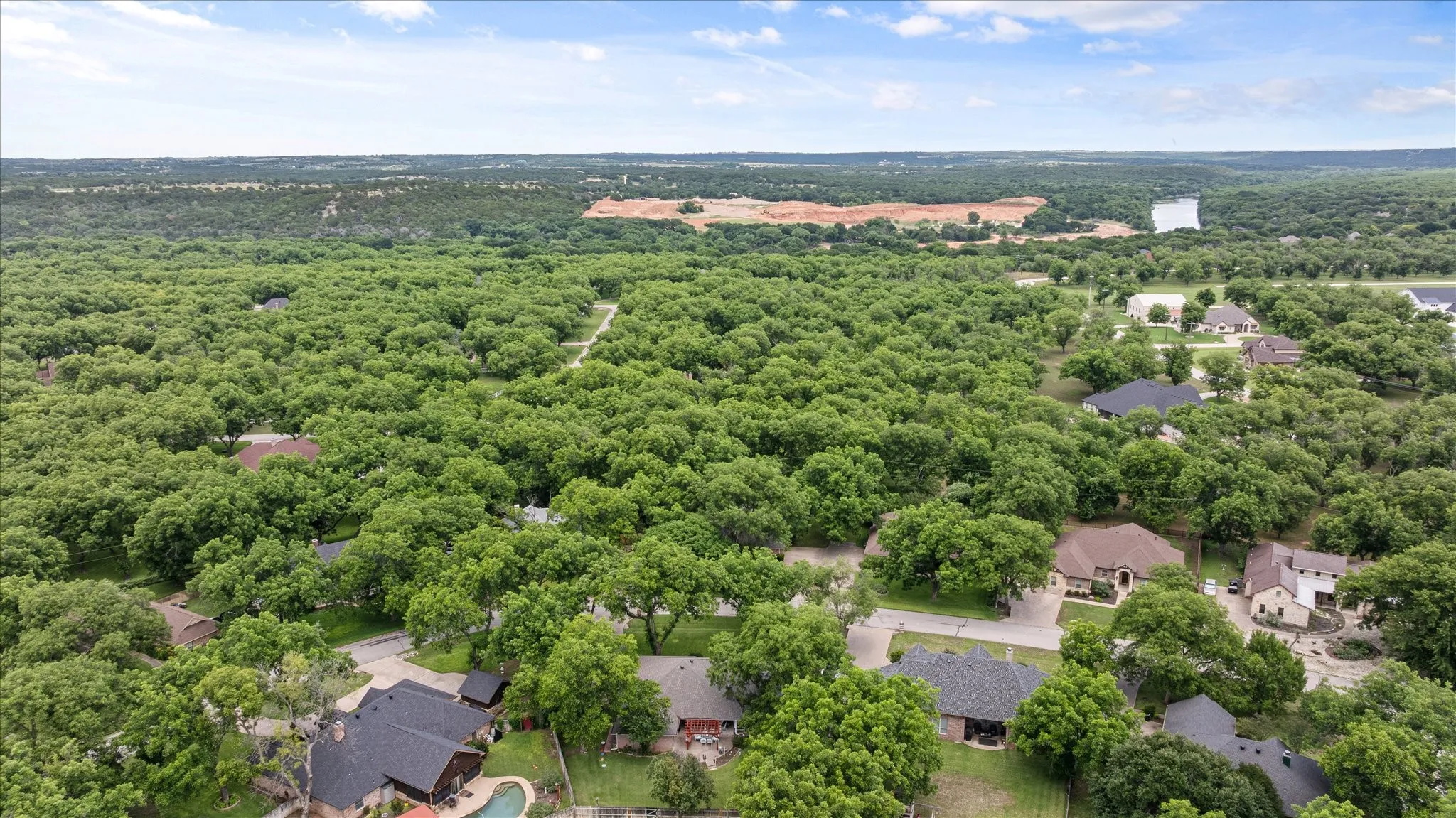 Single Family Residence For Sale in Hood County , 8912 Green Leaves Drive, Granbury, Texas 76049, 3 Bedroom, 2 Bathroom, 2 Garage spaces, 1,977 Sqft, built in 1994, mls#21278658, Real Estate Agent in Granbury, Homes For Sale in Hood county, Homes For Sale in Granbury, Realtor in Granbury Texas, Real Estate Brokerage Independent Realty Texas, Luminita Cordes Realtor