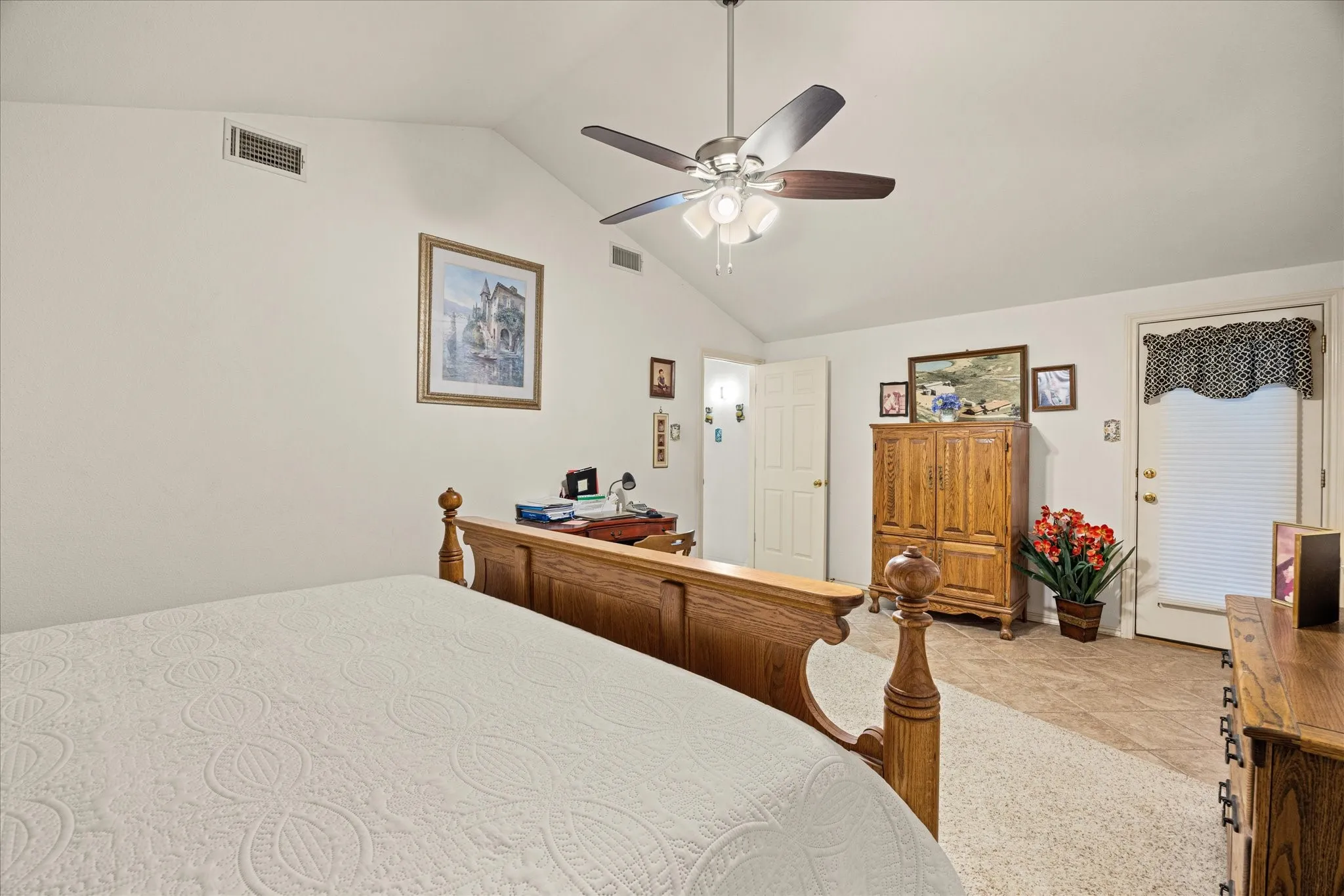 Single Family Residence For Sale in Hood County , 8912 Green Leaves Drive, Granbury, Texas 76049, 3 Bedroom, 2 Bathroom, 2 Garage spaces, 1,977 Sqft, built in 1994, mls#21278658, Real Estate Agent in Granbury, Homes For Sale in Hood county, Homes For Sale in Granbury, Realtor in Granbury Texas, Real Estate Brokerage Independent Realty Texas, Luminita Cordes Realtor