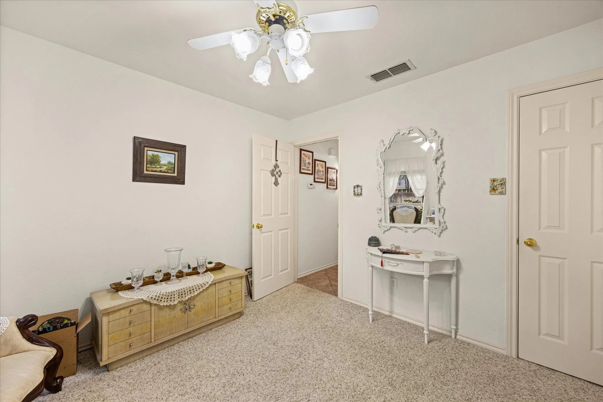 Single Family Residence For Sale in Hood County , 8912 Green Leaves Drive, Granbury, Texas 76049, 3 Bedroom, 2 Bathroom, 2 Garage spaces, 1,977 Sqft, built in 1994, mls#21278658, Real Estate Agent in Granbury, Homes For Sale in Hood county, Homes For Sale in Granbury, Realtor in Granbury Texas, Real Estate Brokerage Independent Realty Texas, Luminita Cordes Realtor