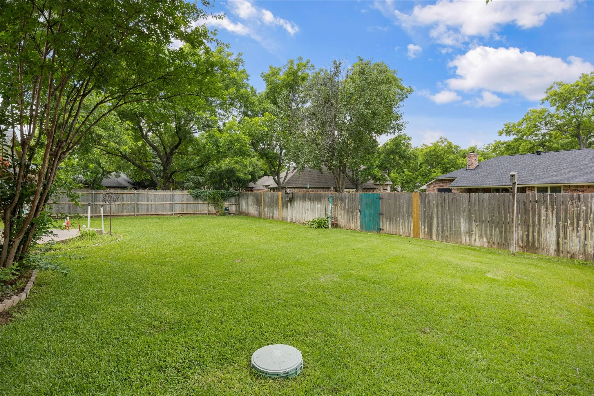 Single Family Residence For Sale in Hood County , 8912 Green Leaves Drive, Granbury, Texas 76049, 3 Bedroom, 2 Bathroom, 2 Garage spaces, 1,977 Sqft, built in 1994, mls#21278658, Real Estate Agent in Granbury, Homes For Sale in Hood county, Homes For Sale in Granbury, Realtor in Granbury Texas, Real Estate Brokerage Independent Realty Texas, Luminita Cordes Realtor