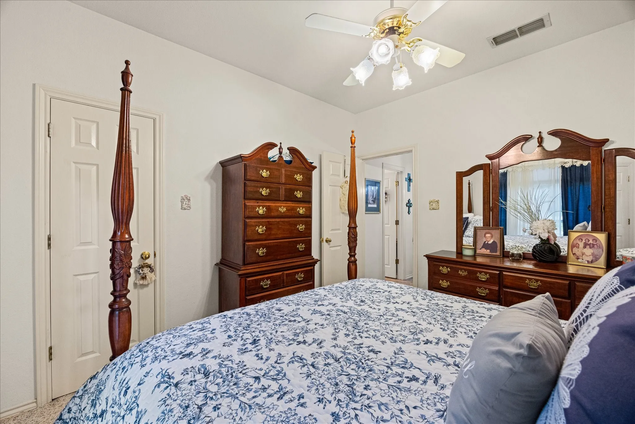Single Family Residence For Sale in Hood County , 8912 Green Leaves Drive, Granbury, Texas 76049, 3 Bedroom, 2 Bathroom, 2 Garage spaces, 1,977 Sqft, built in 1994, mls#21278658, Real Estate Agent in Granbury, Homes For Sale in Hood county, Homes For Sale in Granbury, Realtor in Granbury Texas, Real Estate Brokerage Independent Realty Texas, Luminita Cordes Realtor