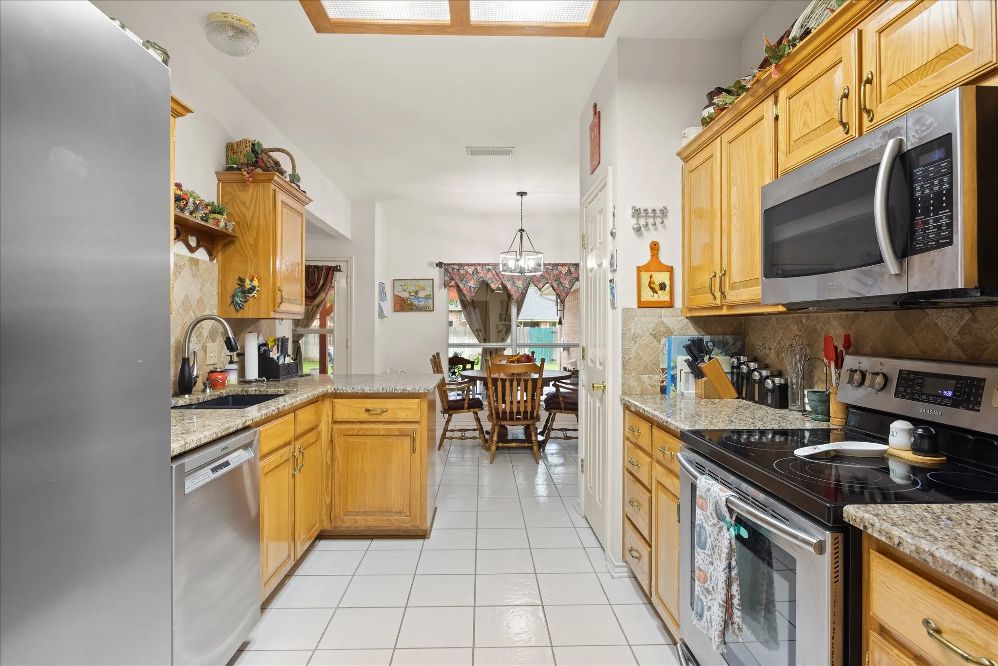 Single Family Residence For Sale in Hood County , 8912 Green Leaves Drive, Granbury, Texas 76049, 3 Bedroom, 2 Bathroom, 2 Garage spaces, 1,977 Sqft, built in 1994, mls#21278658, Real Estate Agent in Granbury, Homes For Sale in Hood county, Homes For Sale in Granbury, Realtor in Granbury Texas, Real Estate Brokerage Independent Realty Texas, Luminita Cordes Realtor