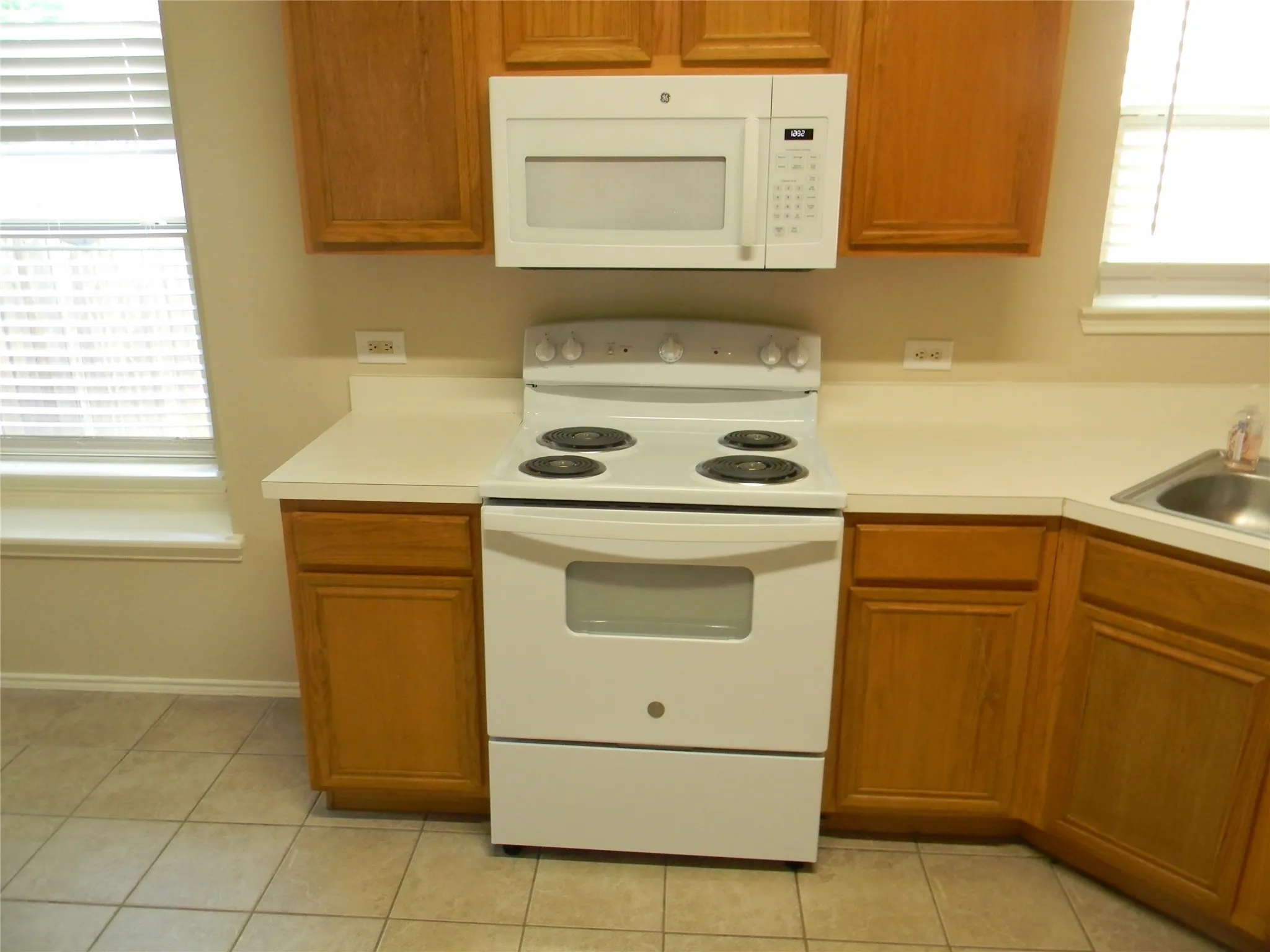 Single Family Residence For Rent in Tarrant County , 11929 Porcupine Drive, Fort Worth, Texas 76244, 4 Bedrooms, 2 Bathrooms, 2 Garage spaces, 1,553 Sqft, built in 2004, Price $2,200, mls#21278663, Real Estate Agent in Fort Worth, Homes For Rent in Tarrant county, Homes For Rent in Fort Worth, Realtor in Fort Worth Texas, Real Estate Brokerage Independent Realty Texas, Luminita Cordes Realtor