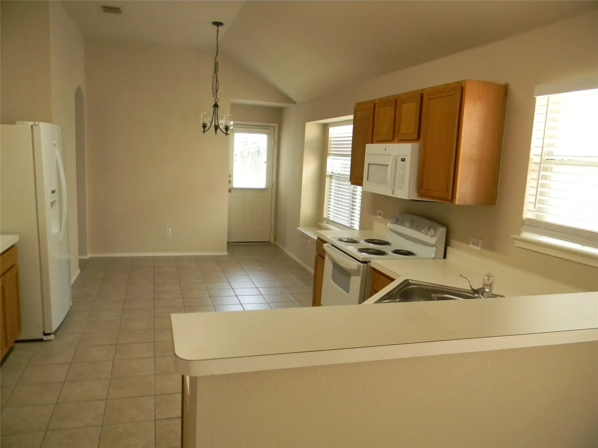 Single Family Residence For Rent in Tarrant County , 11929 Porcupine Drive, Fort Worth, Texas 76244, 4 Bedrooms, 2 Bathrooms, 2 Garage spaces, 1,553 Sqft, built in 2004, Price $2,200, mls#21278663, Real Estate Agent in Fort Worth, Homes For Rent in Tarrant county, Homes For Rent in Fort Worth, Realtor in Fort Worth Texas, Real Estate Brokerage Independent Realty Texas, Luminita Cordes Realtor