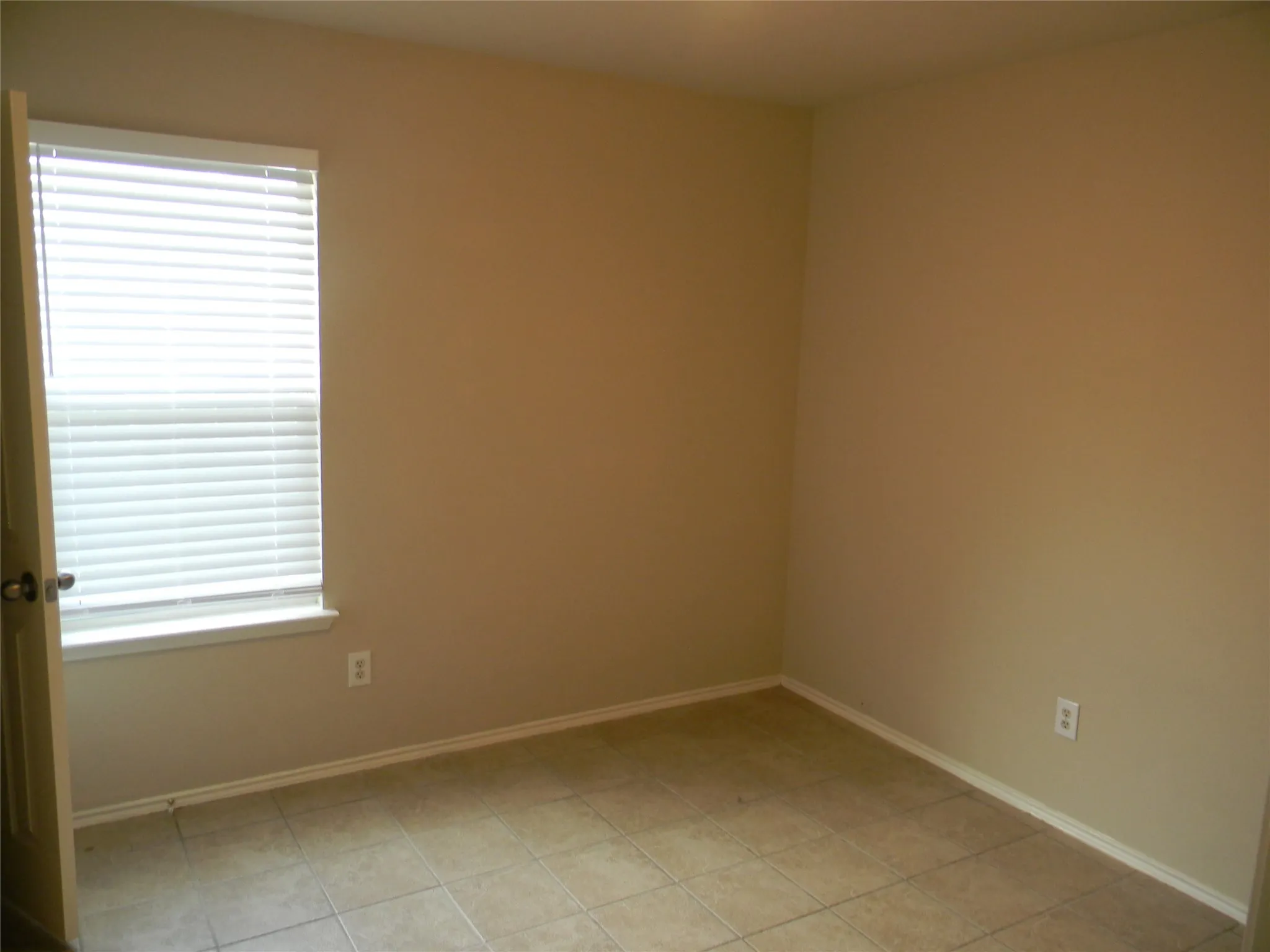Single Family Residence For Rent in Tarrant County , 11929 Porcupine Drive, Fort Worth, Texas 76244, 4 Bedrooms, 2 Bathrooms, 2 Garage spaces, 1,553 Sqft, built in 2004, Price $2,200, mls#21278663, Real Estate Agent in Fort Worth, Homes For Rent in Tarrant county, Homes For Rent in Fort Worth, Realtor in Fort Worth Texas, Real Estate Brokerage Independent Realty Texas, Luminita Cordes Realtor
