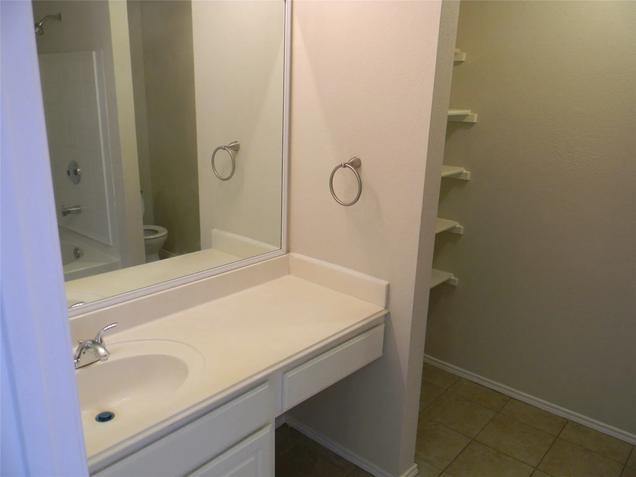 Single Family Residence For Rent in Tarrant County , 11929 Porcupine Drive, Fort Worth, Texas 76244, 4 Bedrooms, 2 Bathrooms, 2 Garage spaces, 1,553 Sqft, built in 2004, Price $2,200, mls#21278663, Real Estate Agent in Fort Worth, Homes For Rent in Tarrant county, Homes For Rent in Fort Worth, Realtor in Fort Worth Texas, Real Estate Brokerage Independent Realty Texas, Luminita Cordes Realtor