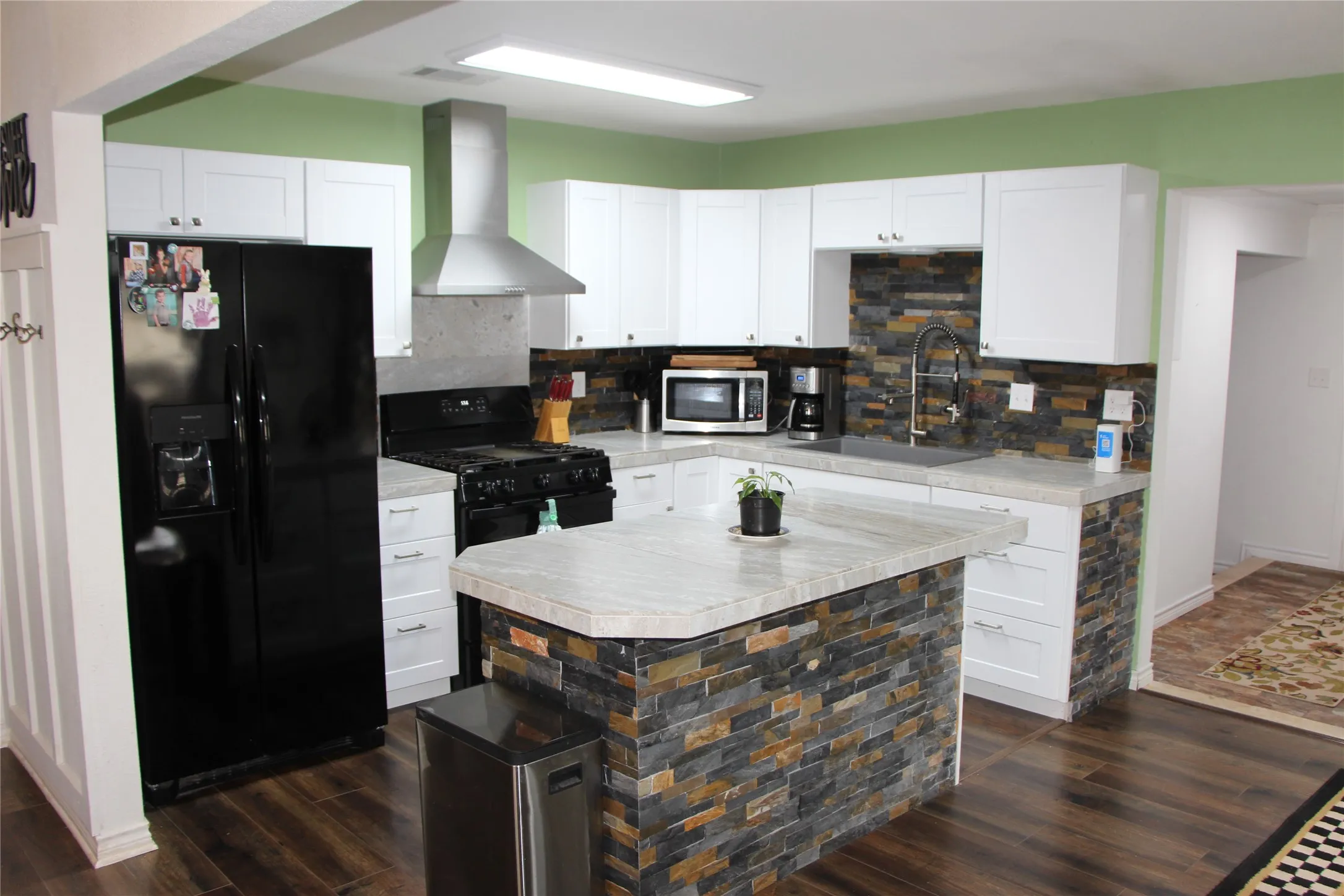 Single Family Residence For Sale in Shackelford County , 800 Griffin Road, Albany, Texas 76430, 4 Bedrooms, 2 Bathrooms, Garage spaces, 1,756 Sqft, built in 1951, Price $298,500, mls#21278675, Real Estate Agent in Albany, Homes For Sale in Shackelford county, Homes For Sale in Albany, Realtor in Albany Texas, Real Estate Brokerage Independent Realty Texas, Luminita Cordes Realtor